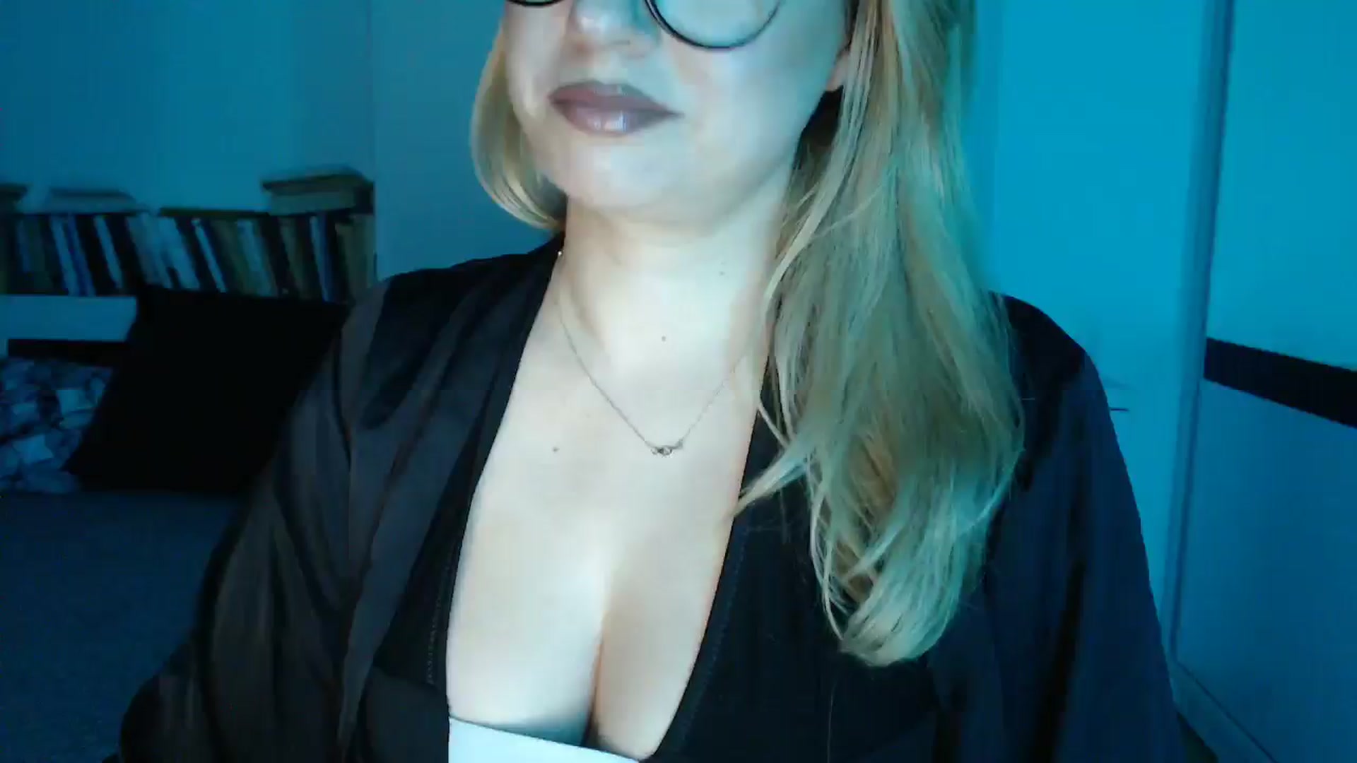 Gallery image thumbnail from Sandy___'s myfreecams stream on, 05/08/2025, 23:10 image 7 of 20