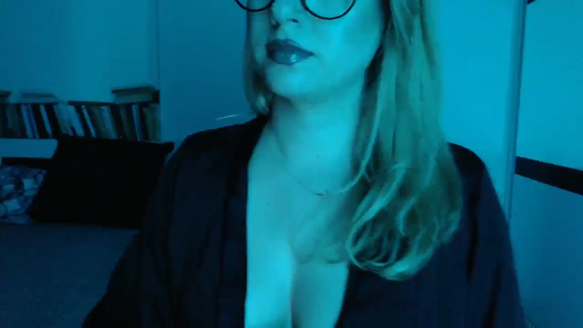 Gallery image thumbnail from Sandy___'s myfreecams stream on, 05/08/2025, 23:10 image 17 of 20