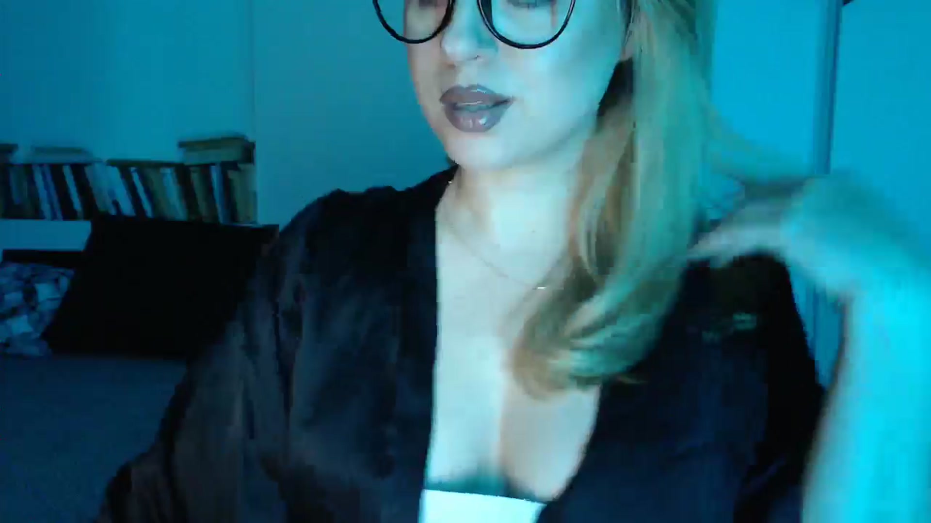 Gallery image thumbnail from Sandy___'s myfreecams stream on, 05/08/2025, 23:10 image 15 of 20