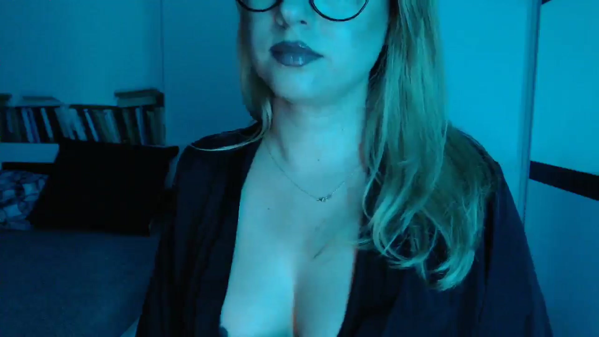 Gallery image thumbnail from Sandy___'s myfreecams stream on, 05/08/2025, 23:10 image 18 of 20