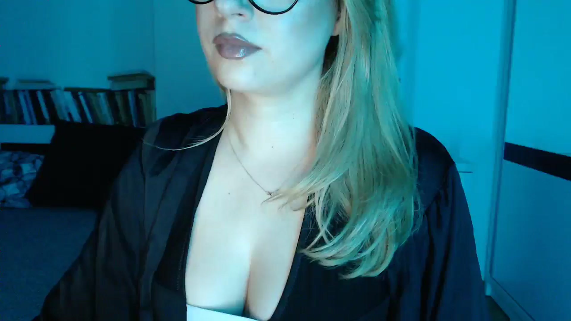 Gallery image thumbnail from Sandy___'s myfreecams stream on, 05/08/2025, 23:10 image 9 of 20