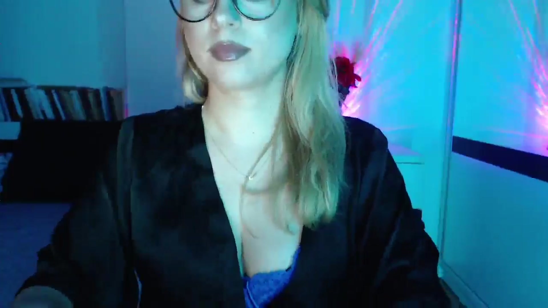 Gallery image thumbnail from Sandy___'s myfreecams stream on, 05/17/2025, 23:28 image 16 of 20