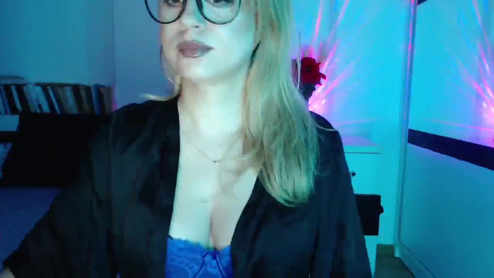 Gallery image thumbnail from Sandy___'s myfreecams stream on, 05/17/2025, 23:28 image 12 of 20