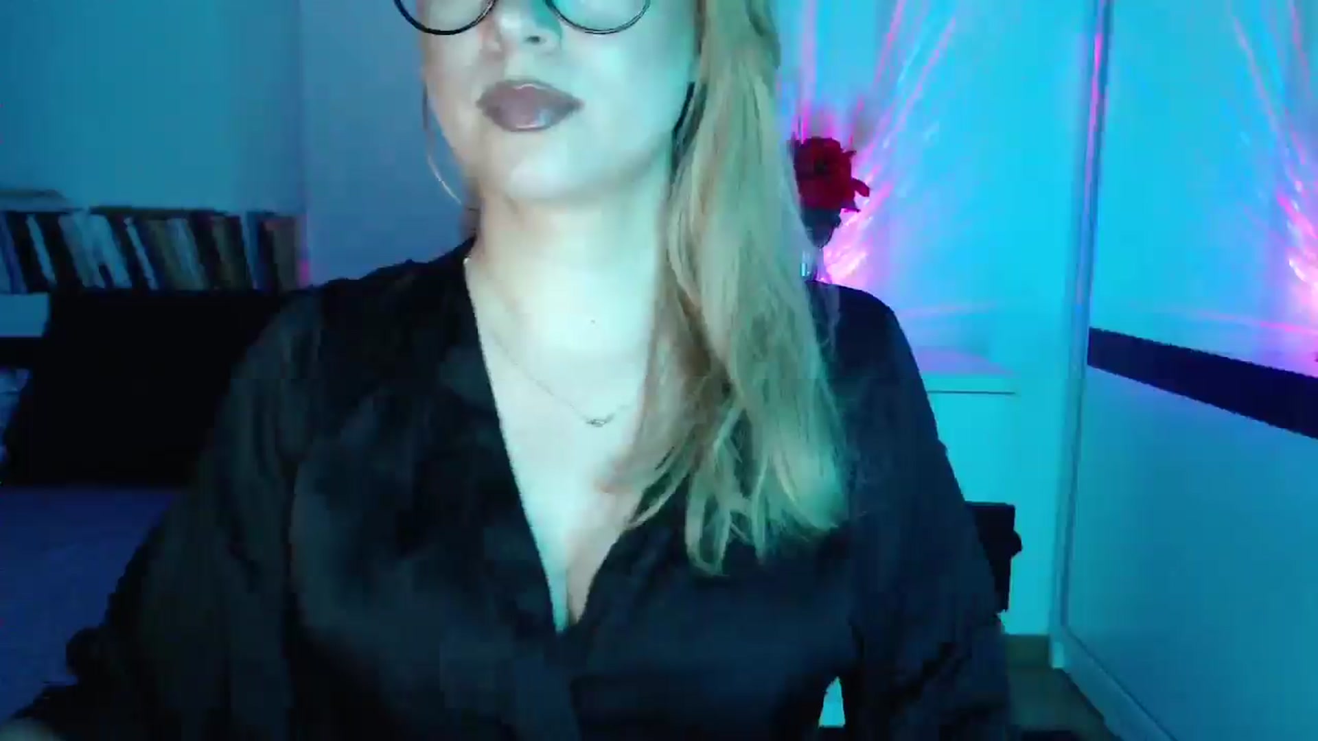 Gallery image thumbnail from Sandy___'s myfreecams stream on, 05/17/2025, 23:28 image 17 of 20