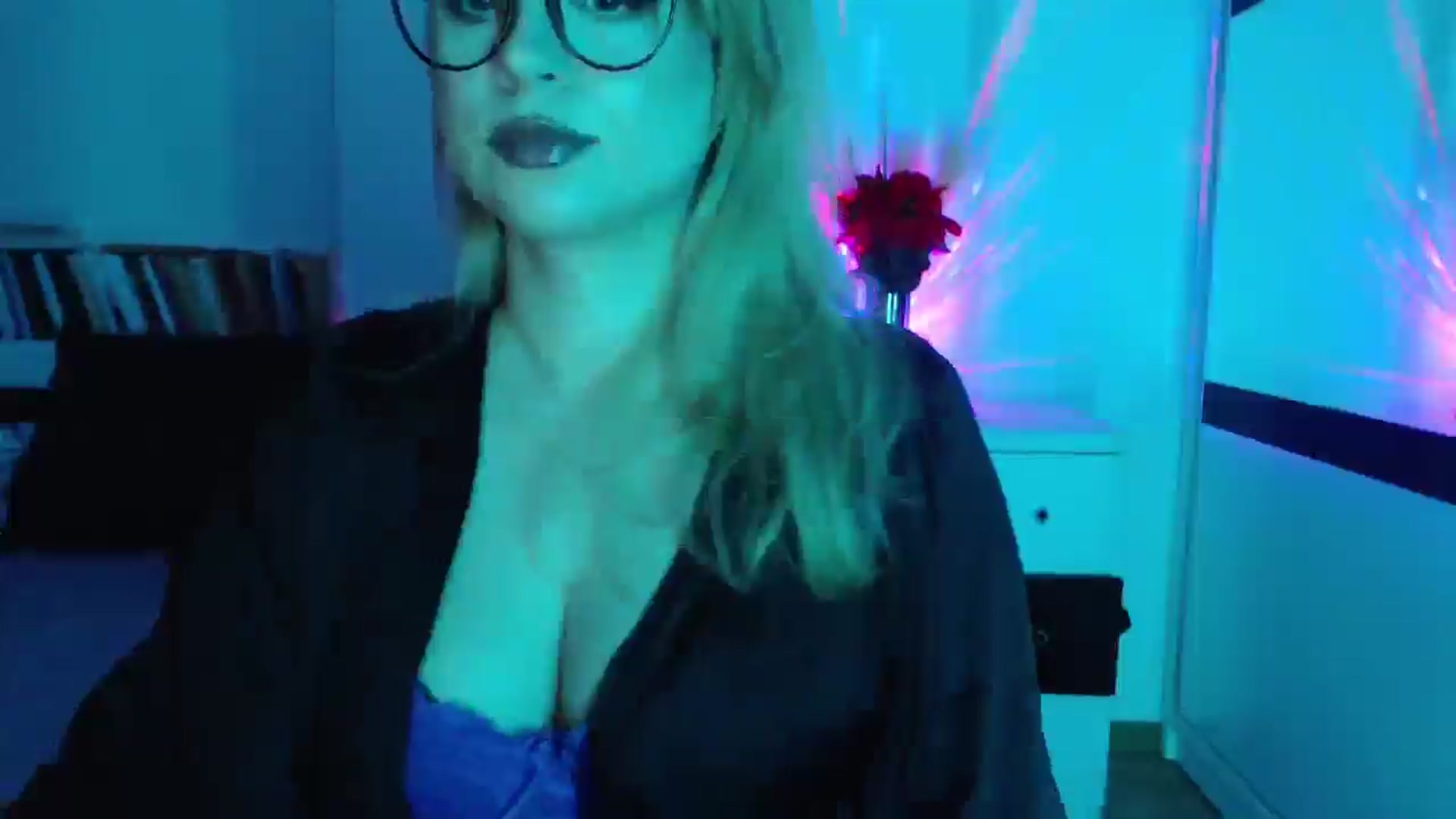 Gallery image thumbnail from Sandy___'s myfreecams stream on, 05/17/2025, 23:28 image 9 of 20