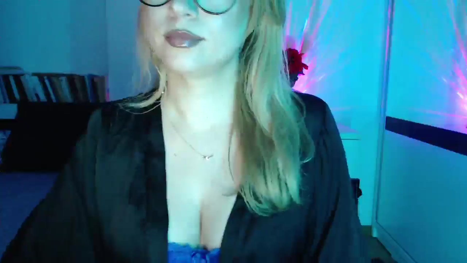 Gallery image thumbnail from Sandy___'s myfreecams stream on, 05/17/2025, 23:28 image 15 of 20