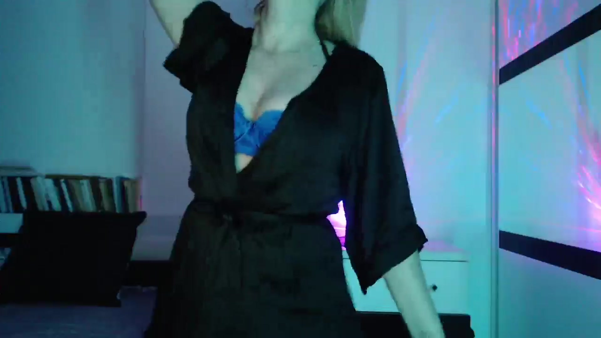 Gallery image thumbnail from Sandy___'s myfreecams stream on, 05/17/2025, 23:28 image 18 of 20