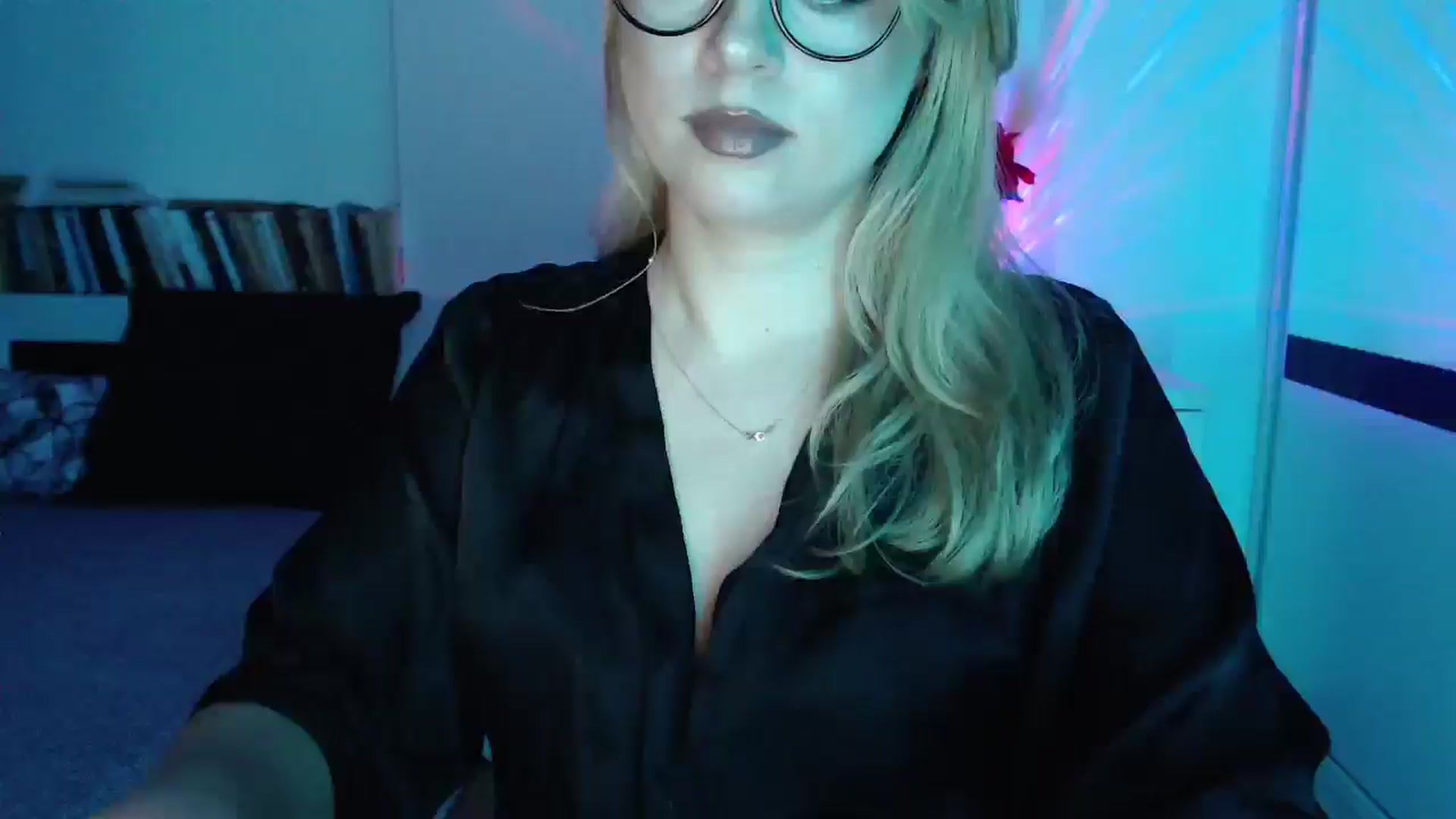 Gallery image thumbnail from Sandy___'s myfreecams stream on, 05/18/2025, 24:00 image 8 of 20