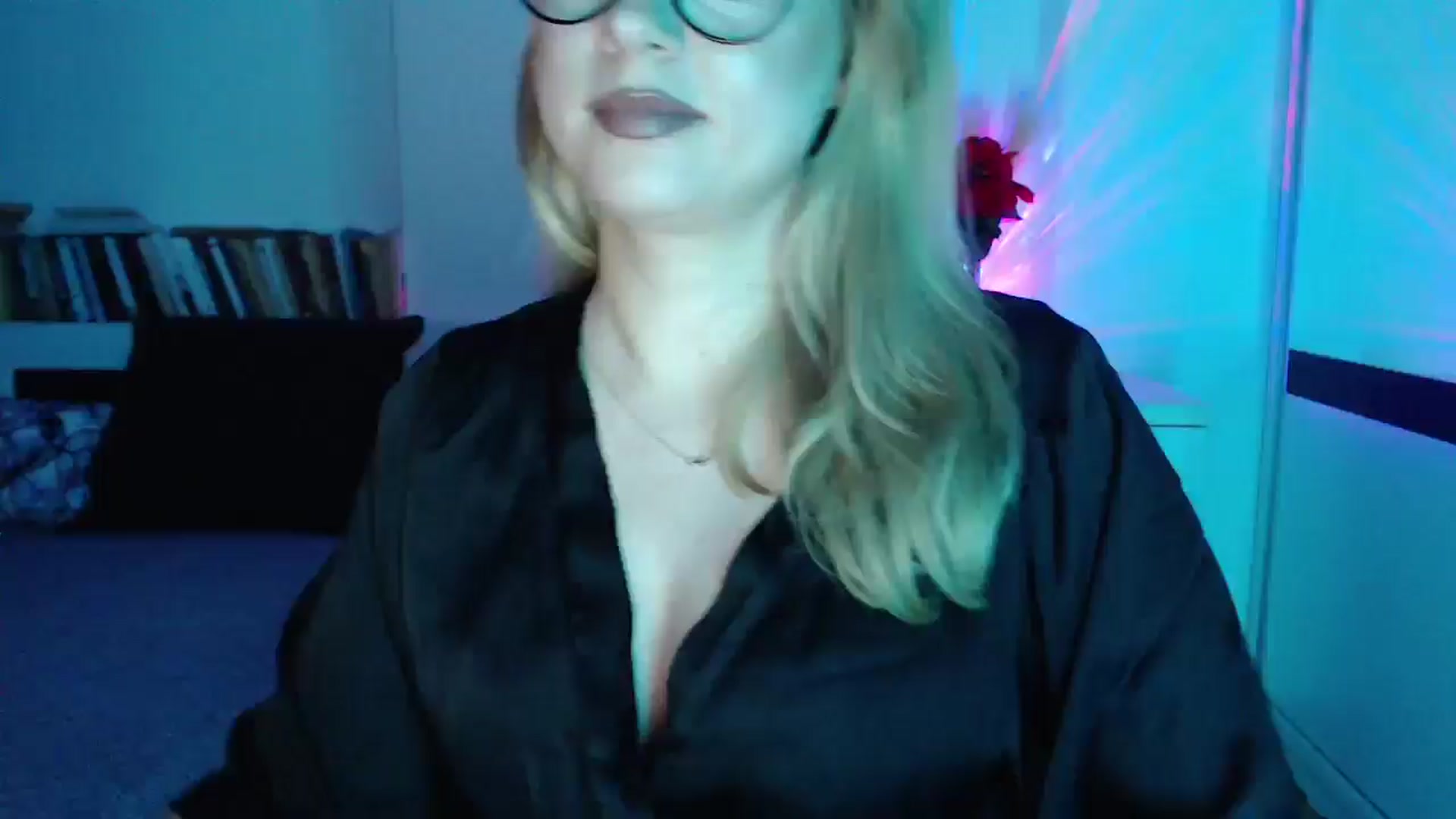 Gallery image thumbnail from Sandy___'s myfreecams stream on, 05/18/2025, 24:00 image 19 of 20