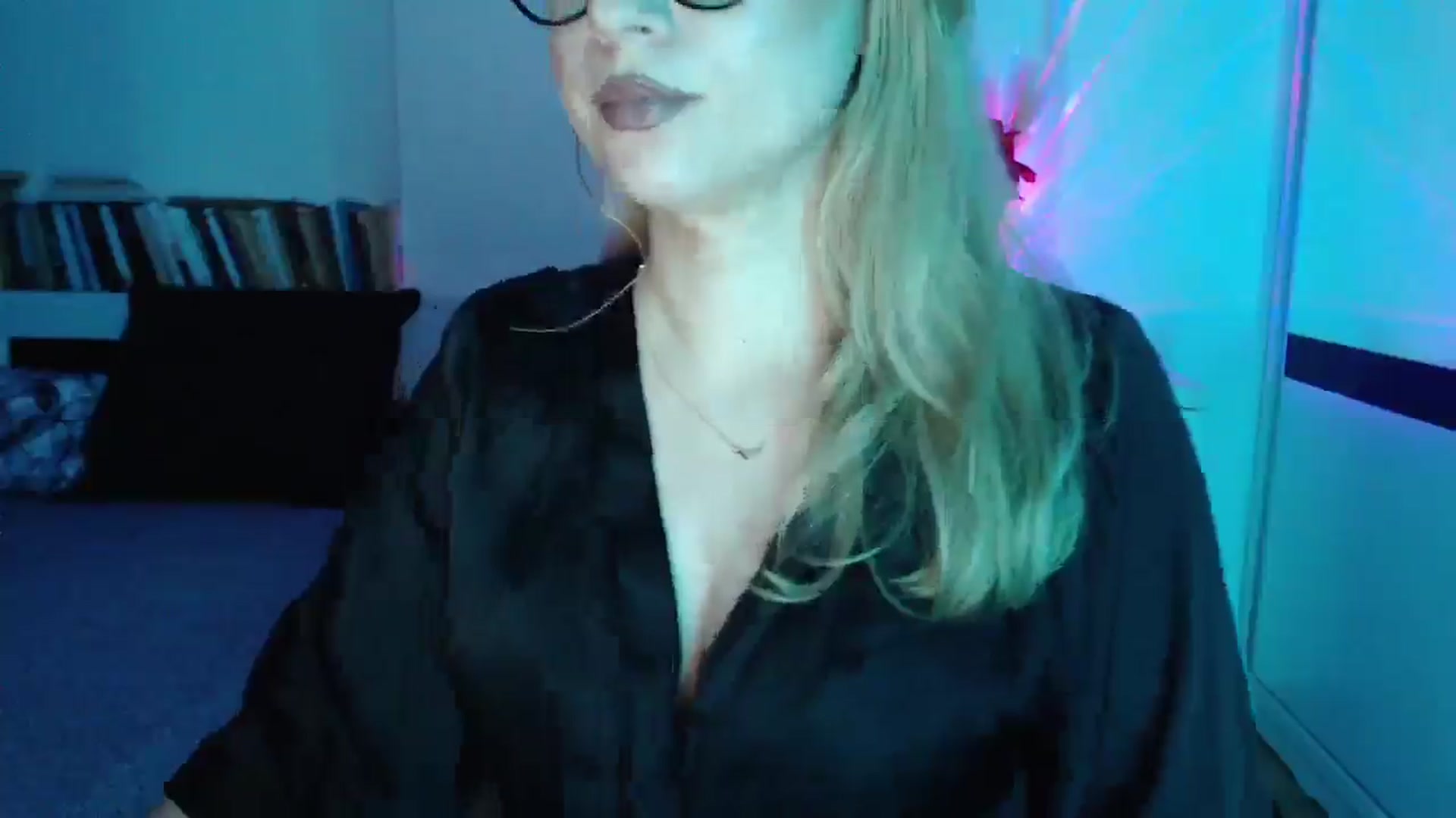 Gallery image thumbnail from Sandy___'s myfreecams stream on, 05/18/2025, 24:00 image 9 of 20