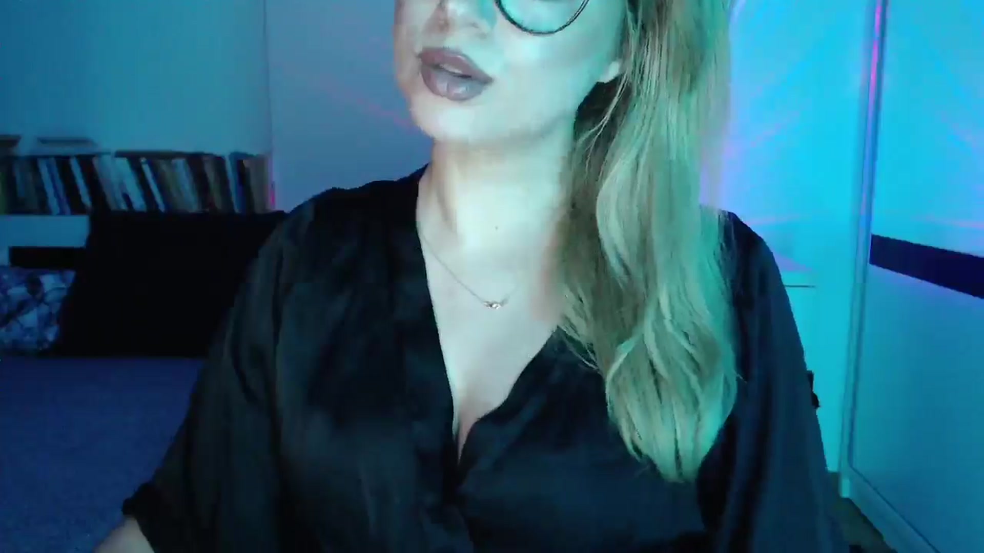 Gallery image thumbnail from Sandy___'s myfreecams stream on, 05/18/2025, 24:00 image 17 of 20