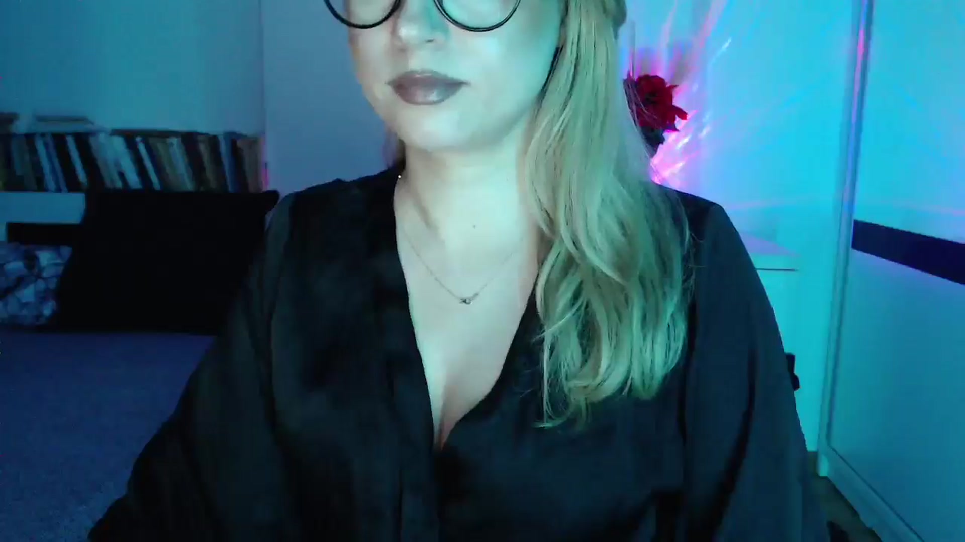 Gallery image thumbnail from Sandy___'s myfreecams stream on, 05/18/2025, 24:00 image 4 of 20