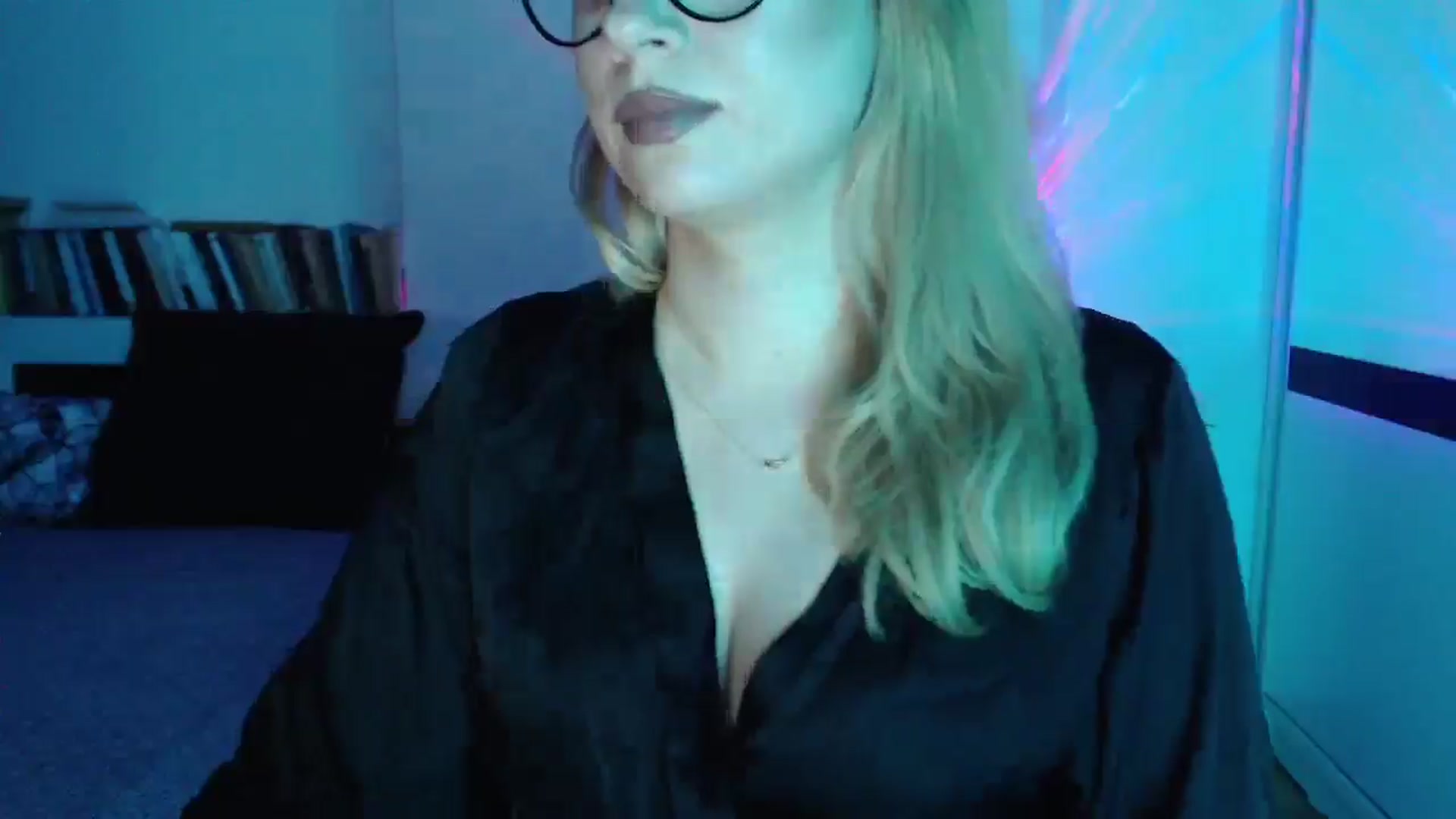 Gallery image thumbnail from Sandy___'s myfreecams stream on, 05/18/2025, 24:00 image 20 of 20