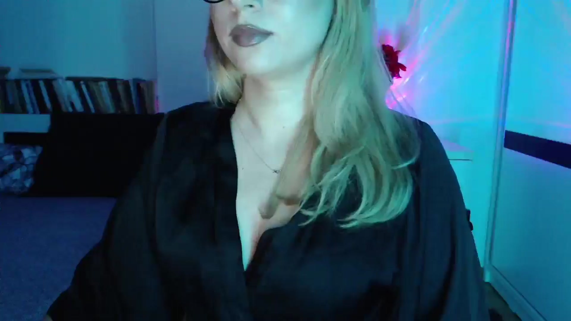 Gallery image thumbnail from Sandy___'s myfreecams stream on, 05/18/2025, 24:00 image 3 of 20
