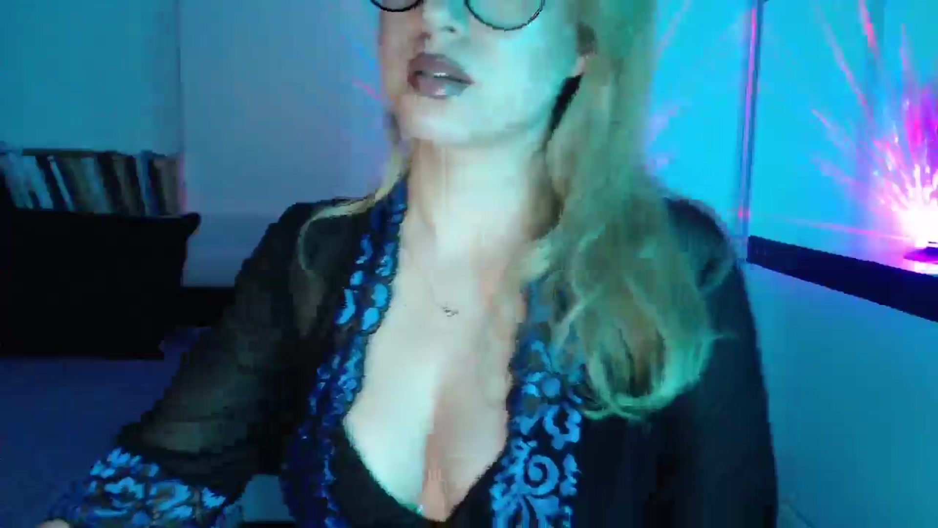 Gallery image thumbnail from Sandy___'s myfreecams stream on, 05/18/2025, 23:02 image 10 of 20