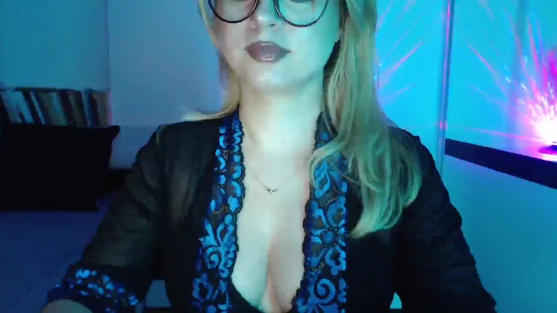 Gallery image thumbnail from Sandy___'s myfreecams stream on, 05/18/2025, 23:02 image 6 of 20