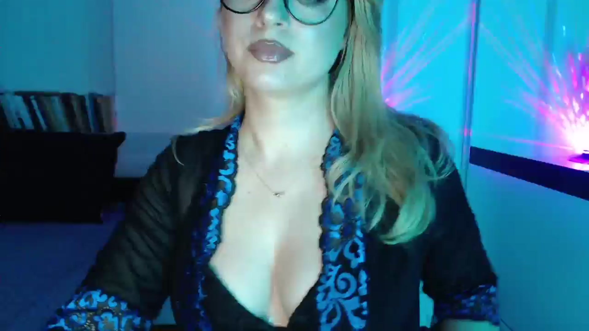 Gallery image thumbnail from Sandy___'s myfreecams stream on, 05/18/2025, 23:02 image 19 of 20