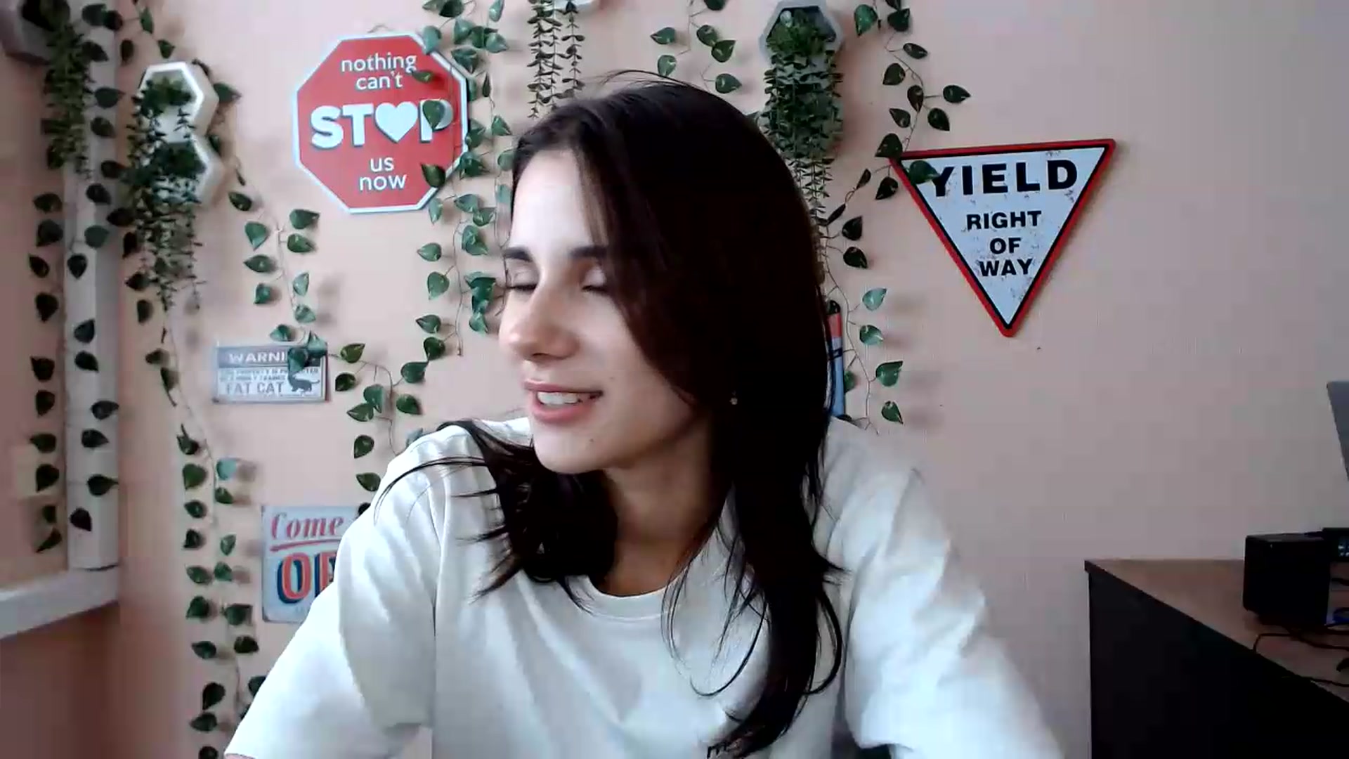 Gallery image thumbnail from Sangria_'s myfreecams stream on, 08/17/2026, 13:39 image 3 of 20