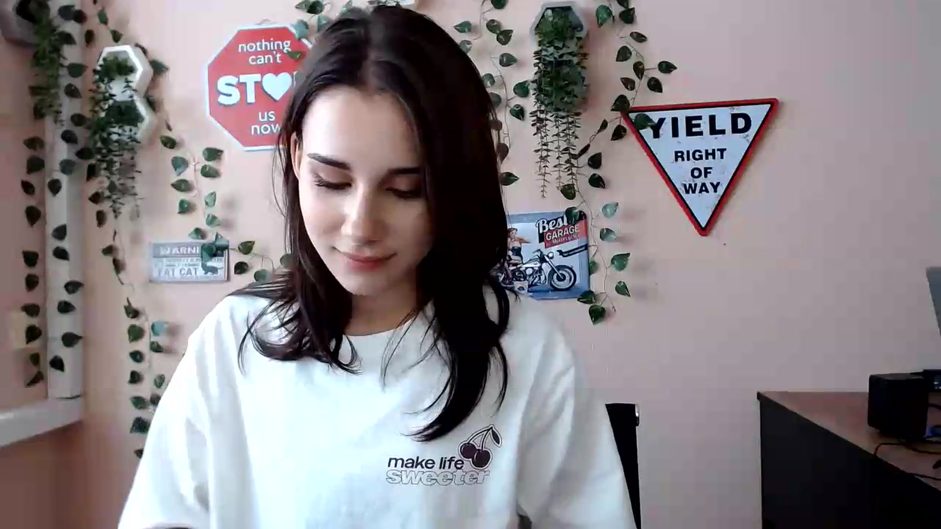 Gallery image thumbnail from Sangria_'s myfreecams stream on, 08/17/2026, 13:39 image 5 of 20