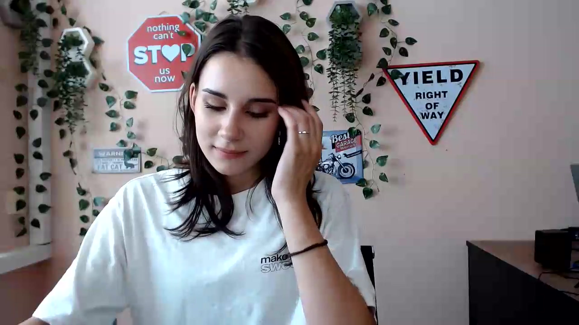 Gallery image thumbnail from Sangria_'s myfreecams stream on, 08/17/2026, 13:39 image 19 of 20