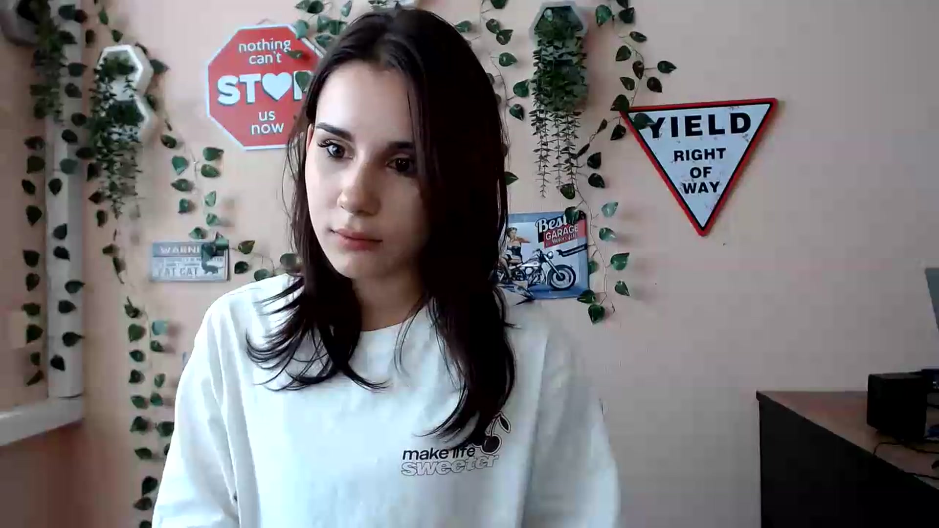 Gallery image thumbnail from Sangria_'s myfreecams stream on, 08/17/2026, 13:39 image 15 of 20
