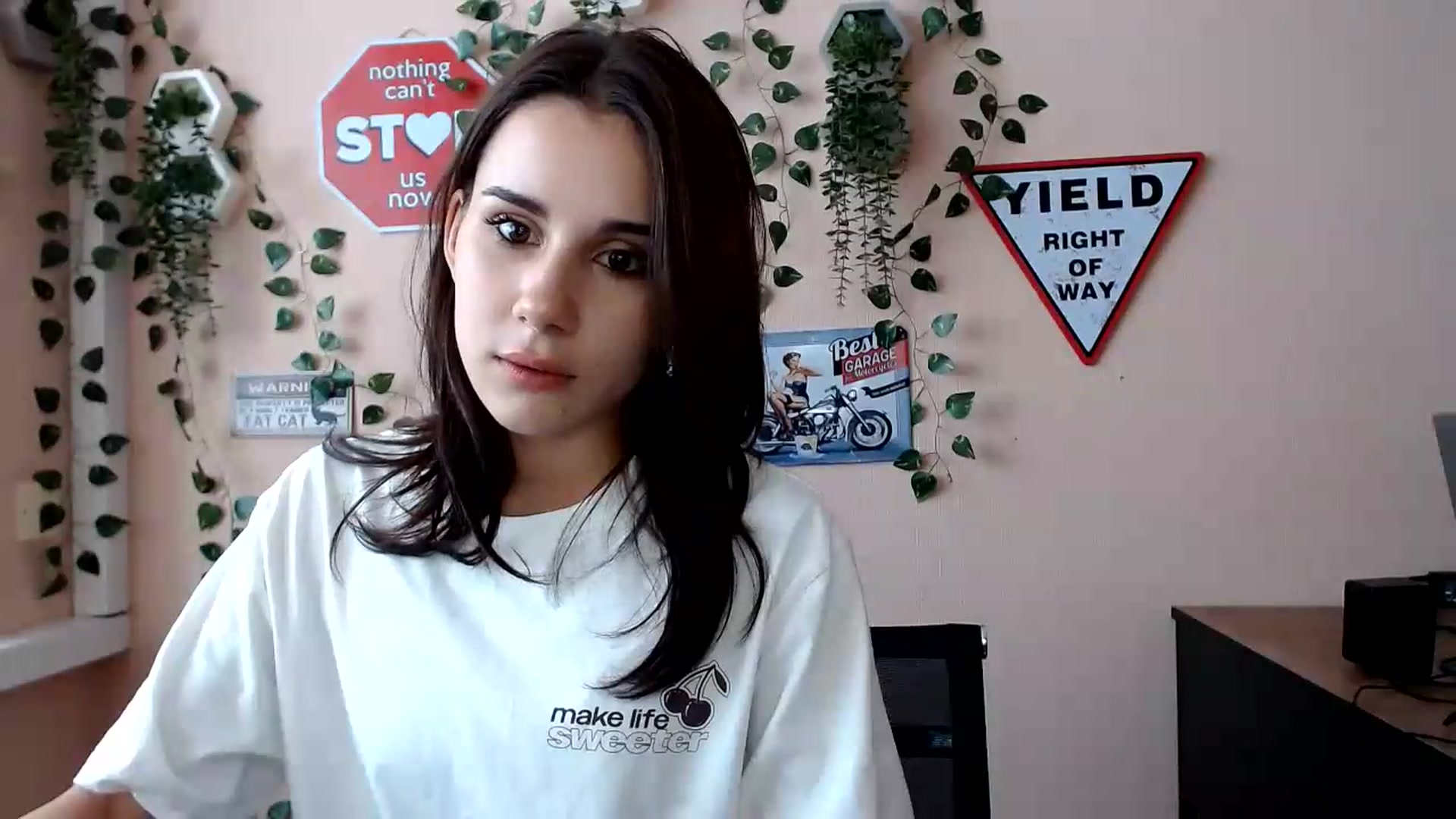 Gallery image thumbnail from Sangria_'s myfreecams stream on, 08/17/2026, 13:39 image 6 of 20