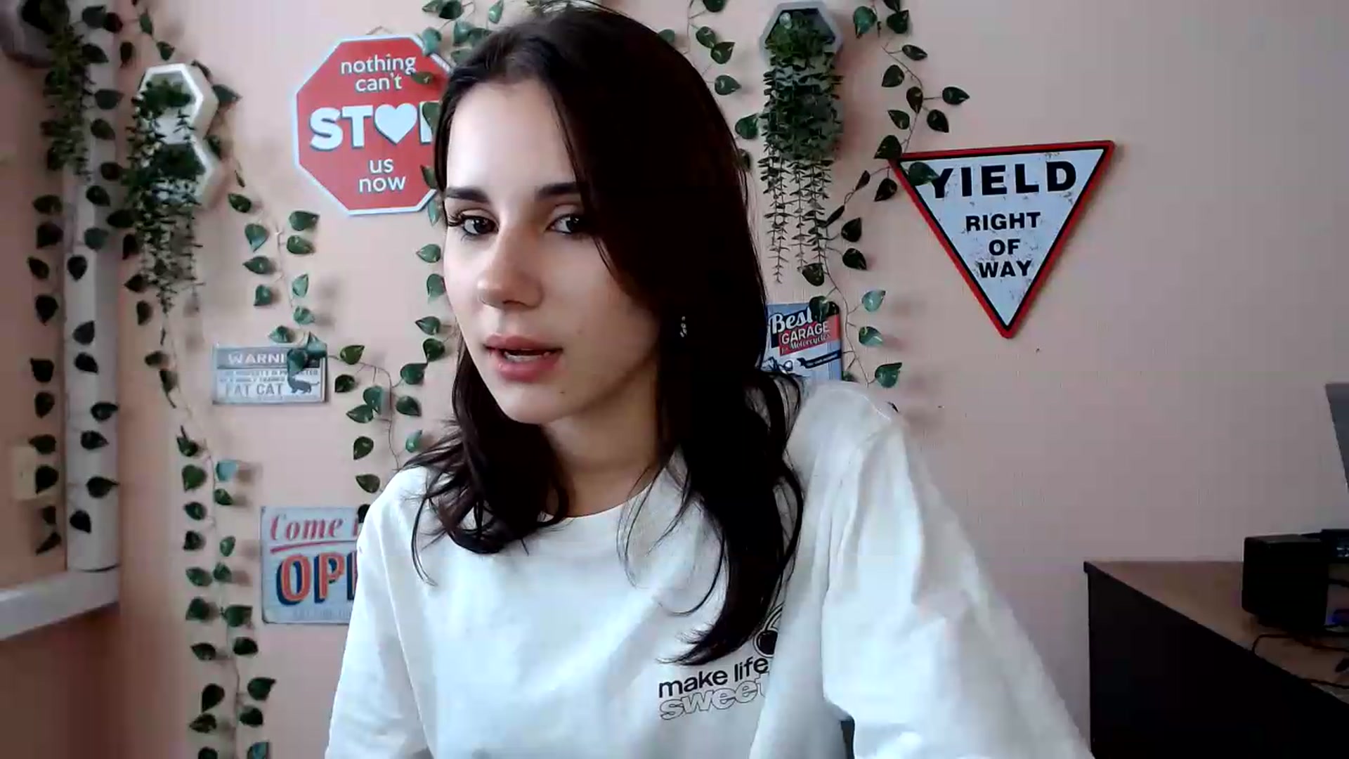 Gallery image thumbnail from Sangria_'s myfreecams stream on, 08/17/2026, 13:39 image 4 of 20