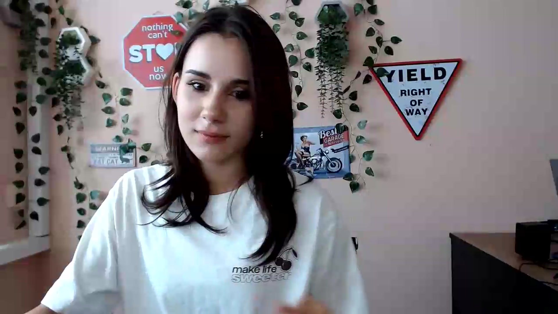 Gallery image thumbnail from Sangria_'s myfreecams stream on, 08/17/2026, 13:39 image 14 of 20