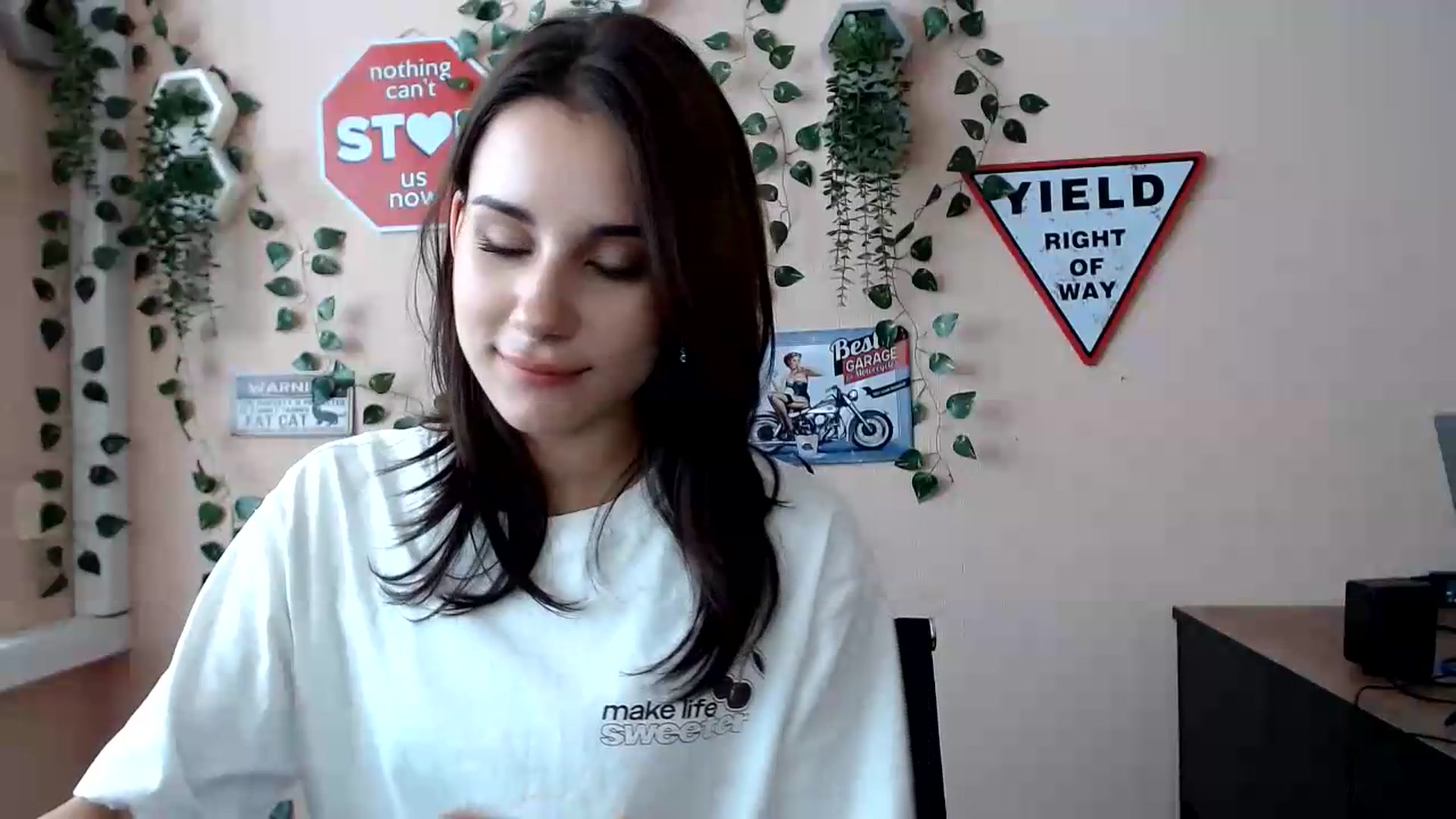 Gallery image thumbnail from Sangria_'s myfreecams stream on, 08/17/2026, 13:39 image 18 of 20