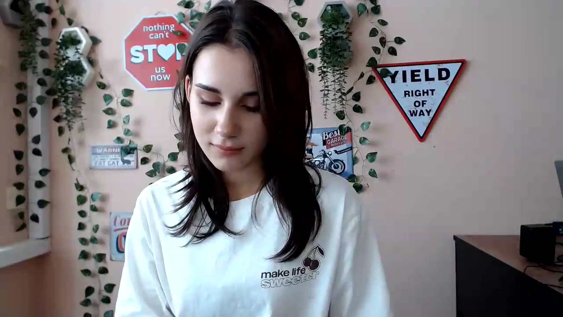 Gallery image thumbnail from Sangria_'s myfreecams stream on, 08/17/2026, 13:39 image 17 of 20