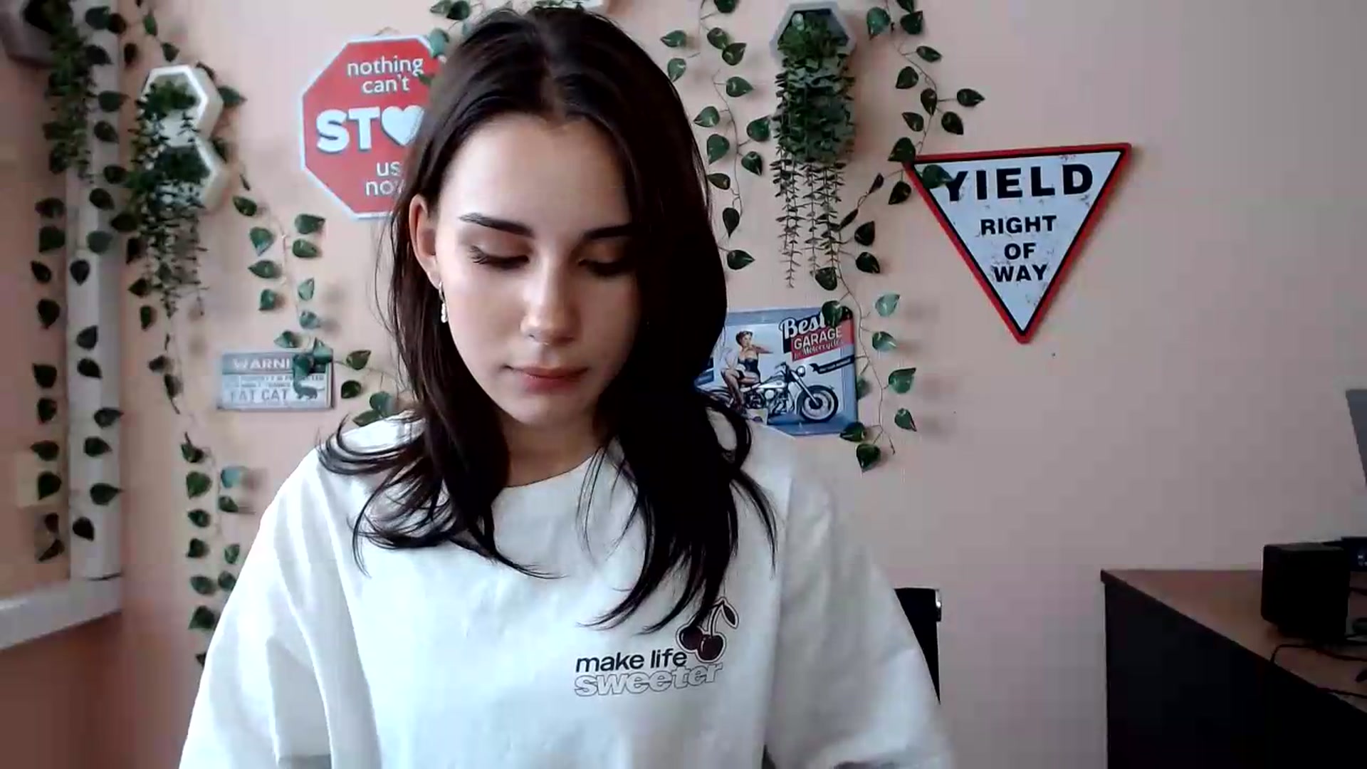 Gallery image thumbnail from Sangria_'s myfreecams stream on, 08/17/2026, 13:39 image 8 of 20