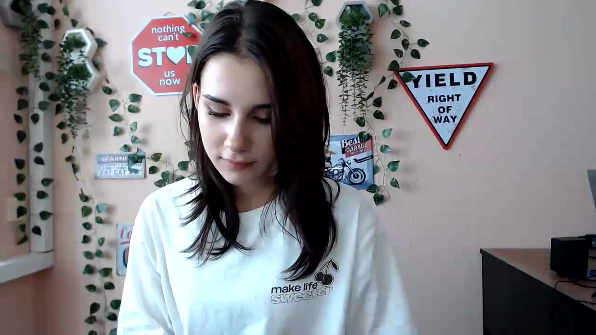 Gallery image thumbnail from Sangria_'s myfreecams stream on, 08/17/2026, 13:39 image 20 of 20