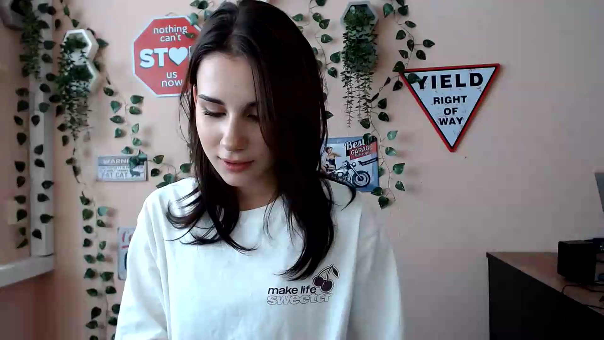 Gallery image thumbnail from Sangria_'s myfreecams stream on, 08/17/2026, 13:39 image 13 of 20