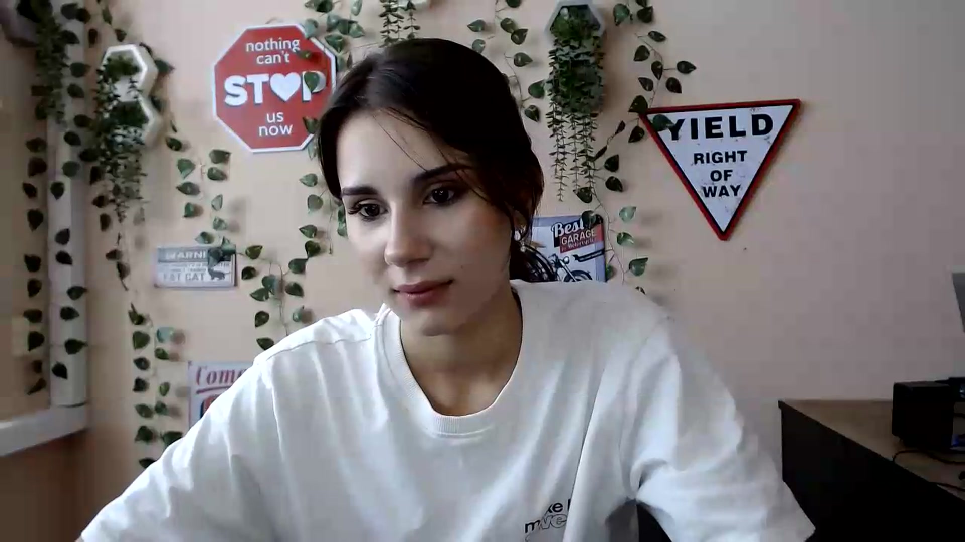 Gallery image thumbnail from Sangria_'s myfreecams stream on, 08/17/2026, 14:49 image 9 of 20
