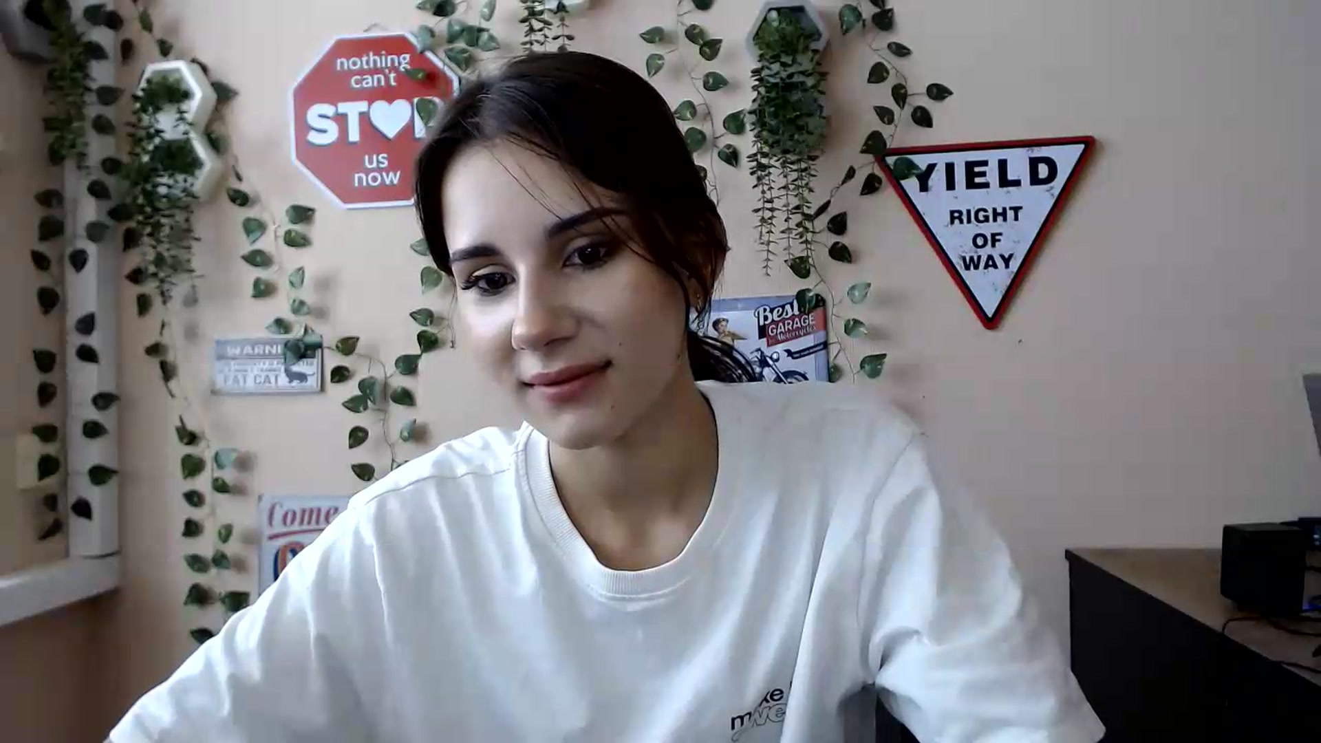 Gallery image thumbnail from Sangria_'s myfreecams stream on, 08/17/2026, 14:49 image 10 of 20
