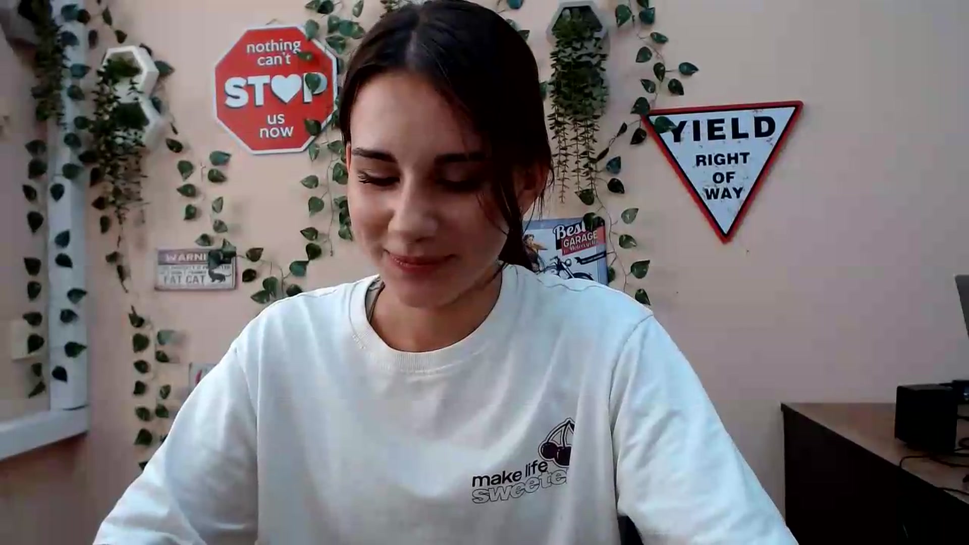 Gallery image thumbnail from Sangria_'s myfreecams stream on, 08/17/2026, 15:18 image 13 of 20