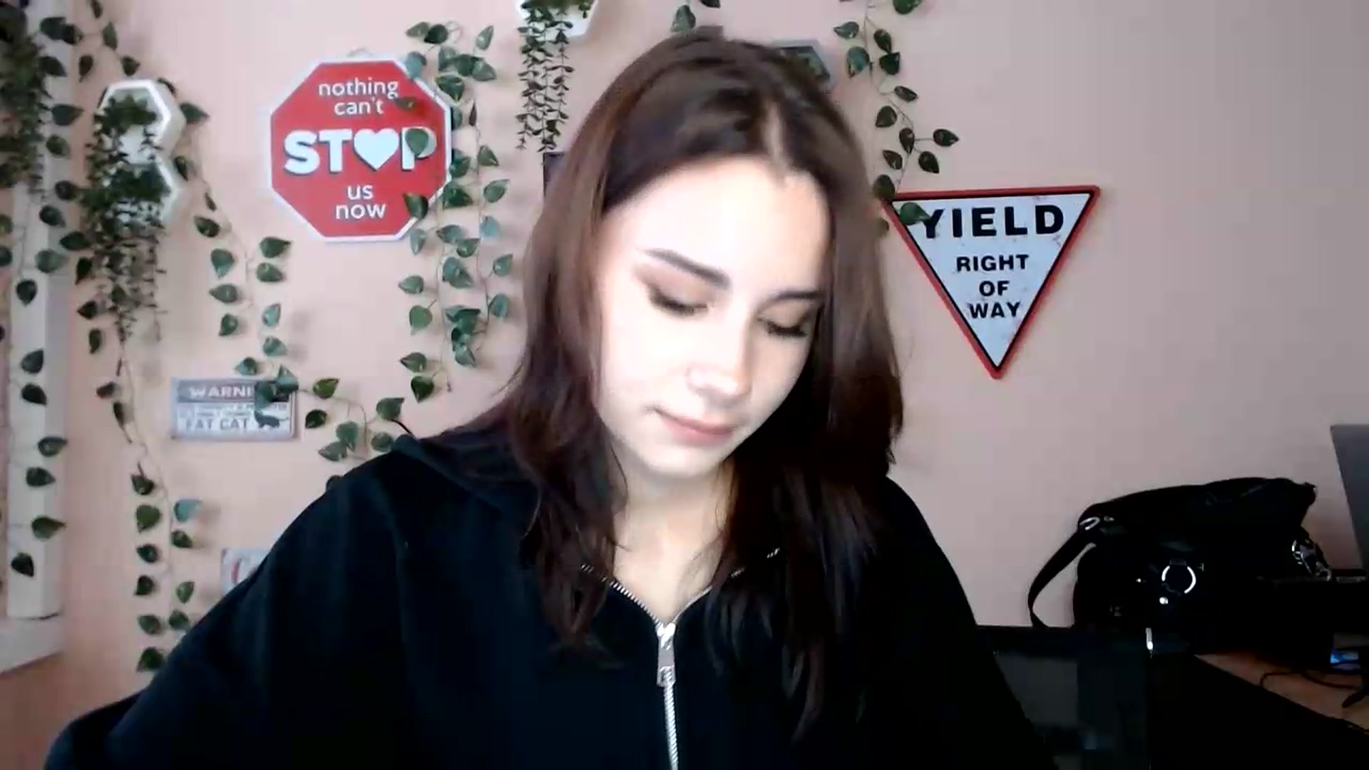 Gallery image thumbnail from Sangria_'s myfreecams stream on, 08/18/2026, 14:51 image 9 of 20