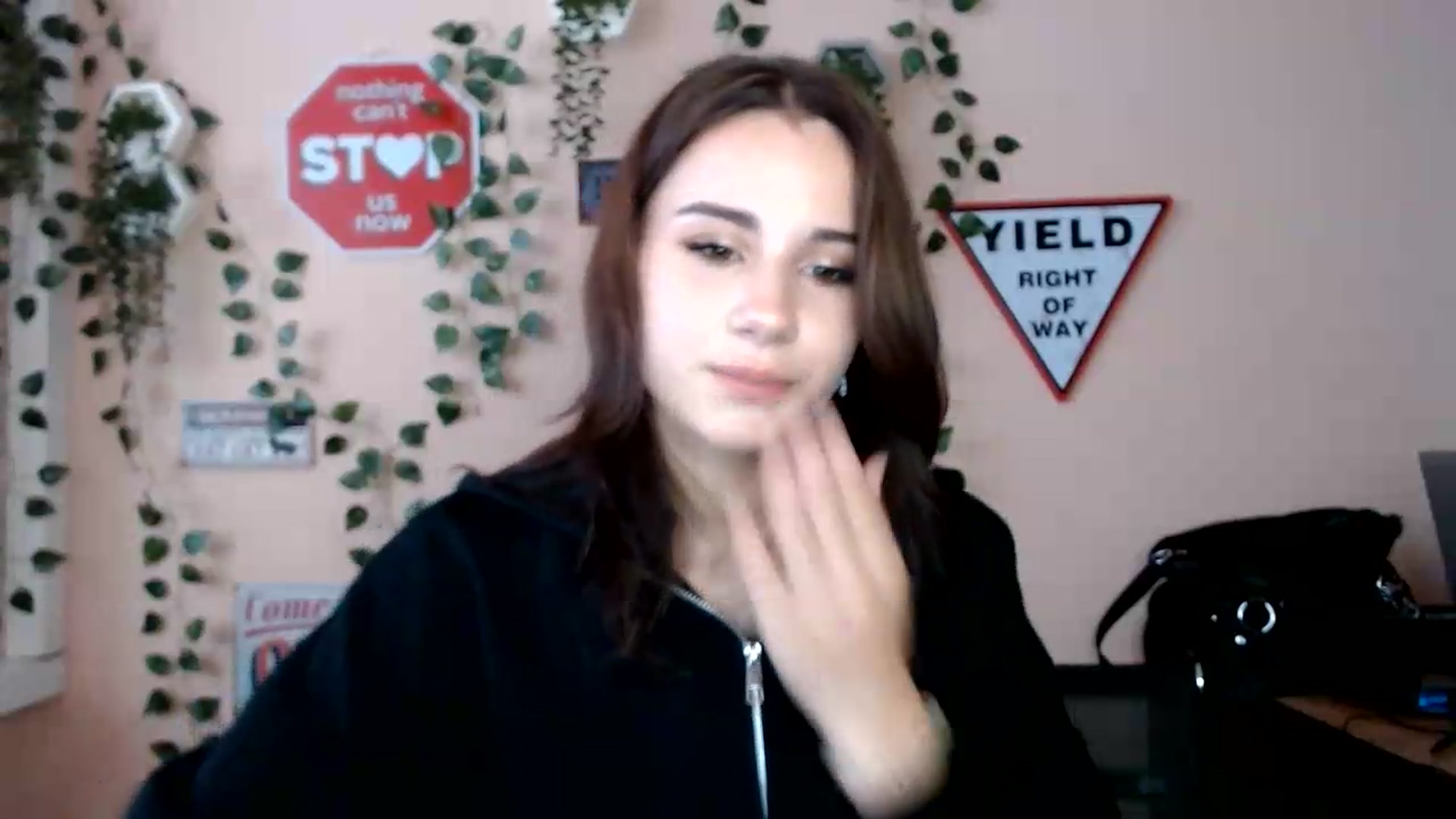 Gallery image thumbnail from Sangria_'s myfreecams stream on, 08/18/2026, 14:51 image 14 of 20