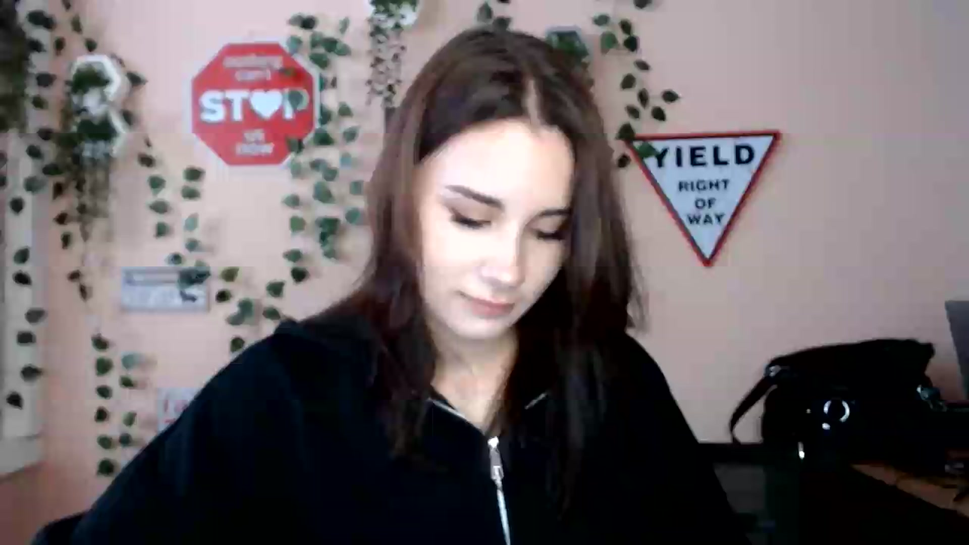 Gallery image thumbnail from Sangria_'s myfreecams stream on, 08/18/2026, 14:51 image 19 of 20