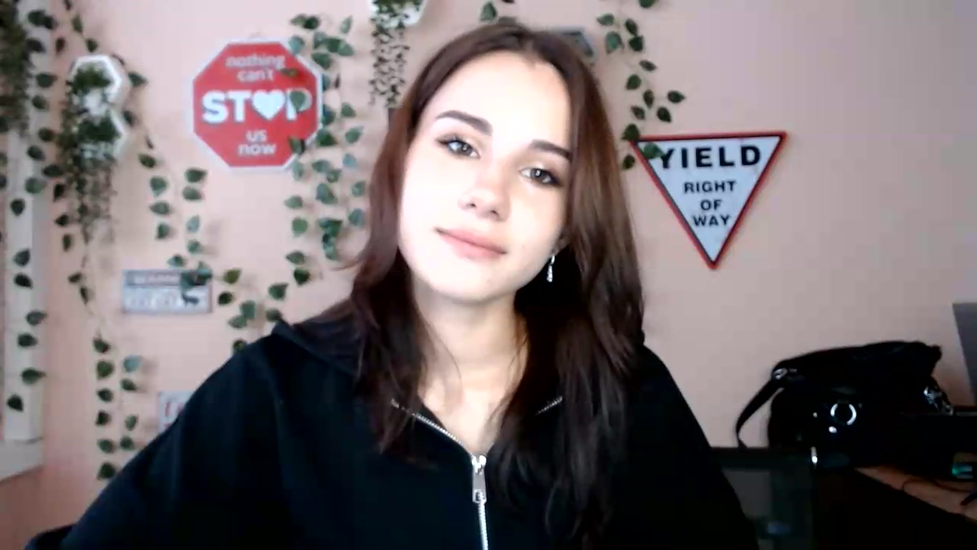 Gallery image thumbnail from Sangria_'s myfreecams stream on, 08/18/2026, 14:51 image 17 of 20