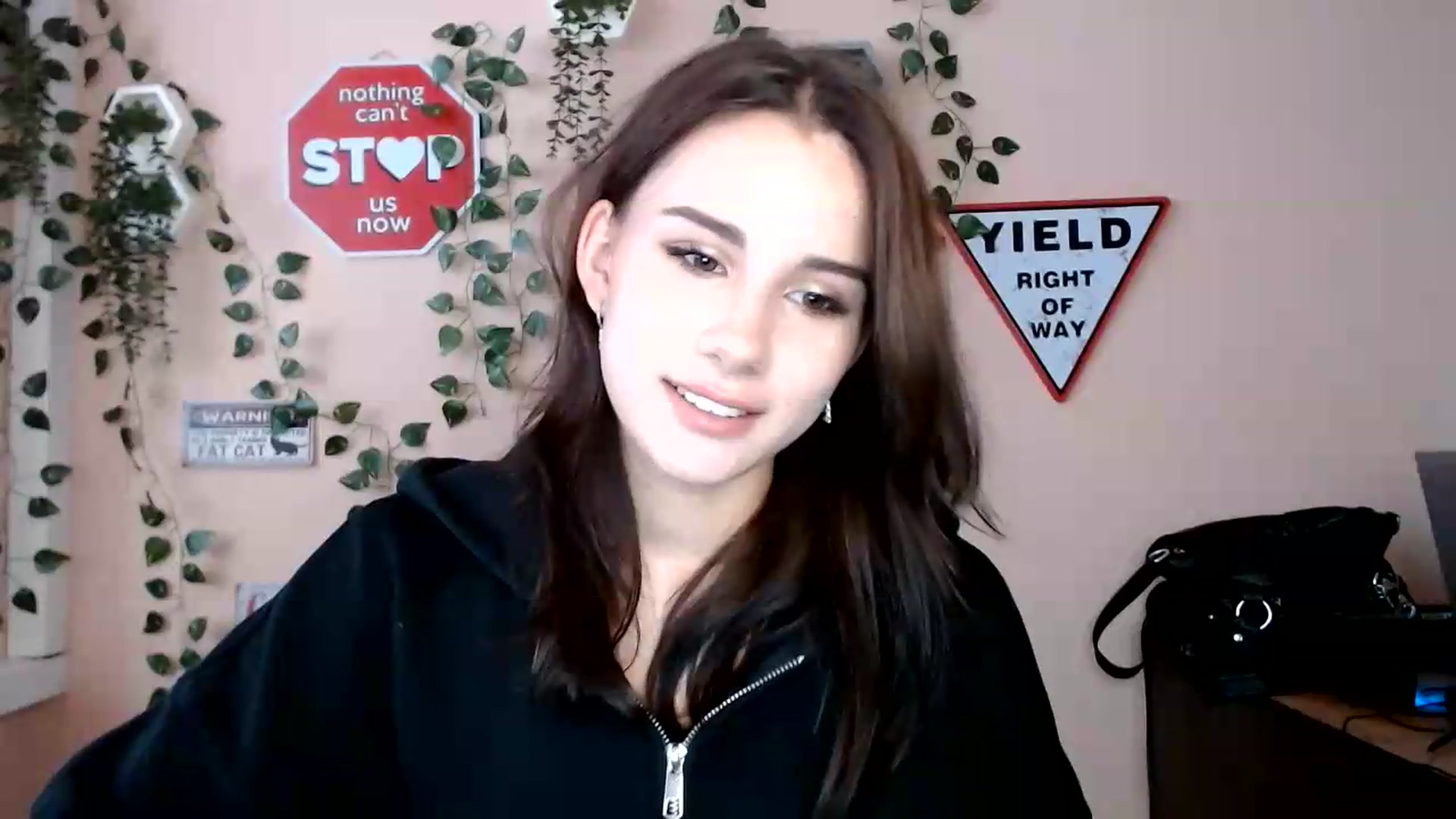 Gallery image thumbnail from Sangria_'s myfreecams stream on, 08/18/2026, 14:51 image 3 of 20