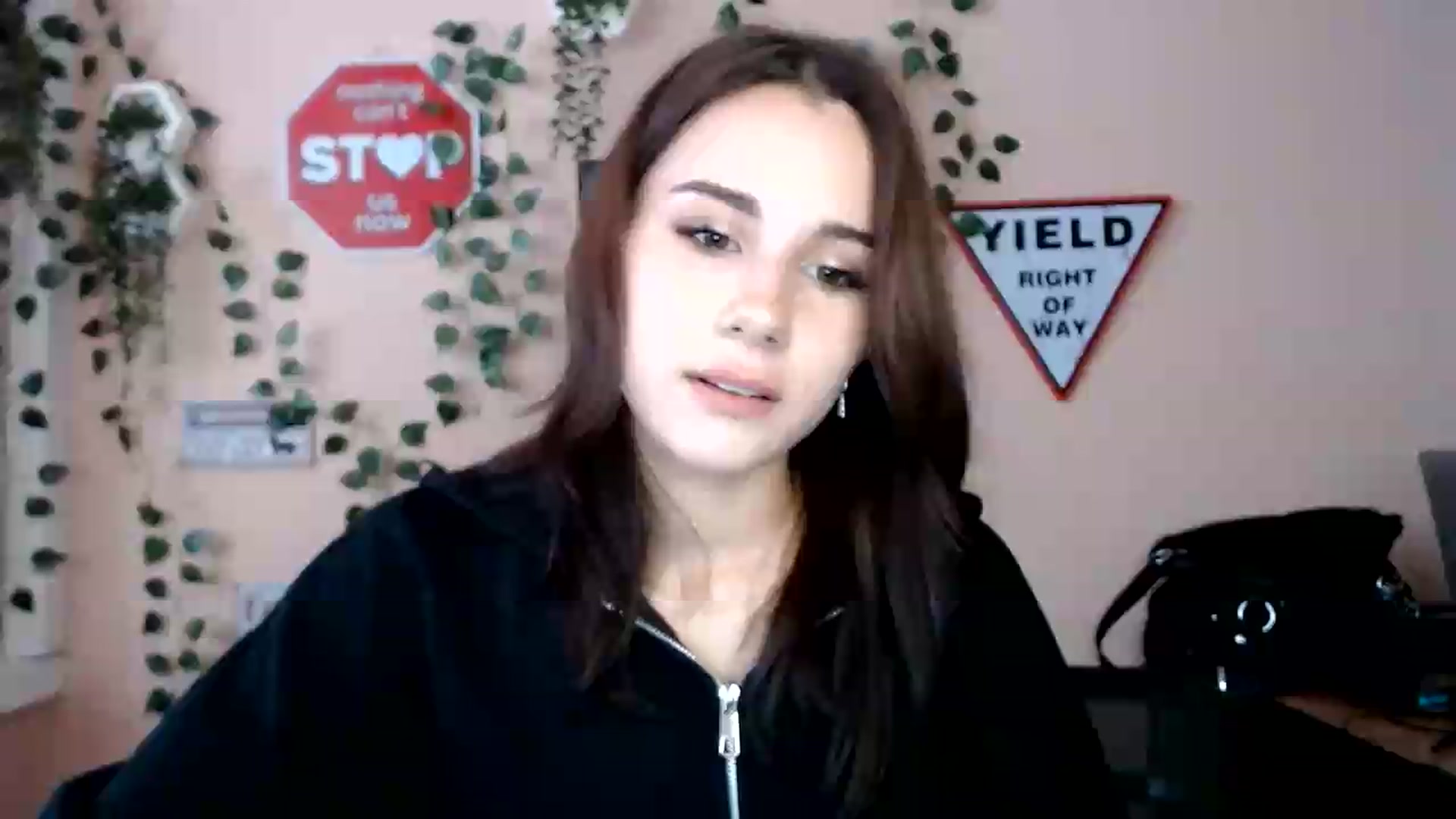 Gallery image thumbnail from Sangria_'s myfreecams stream on, 08/18/2026, 14:51 image 15 of 20