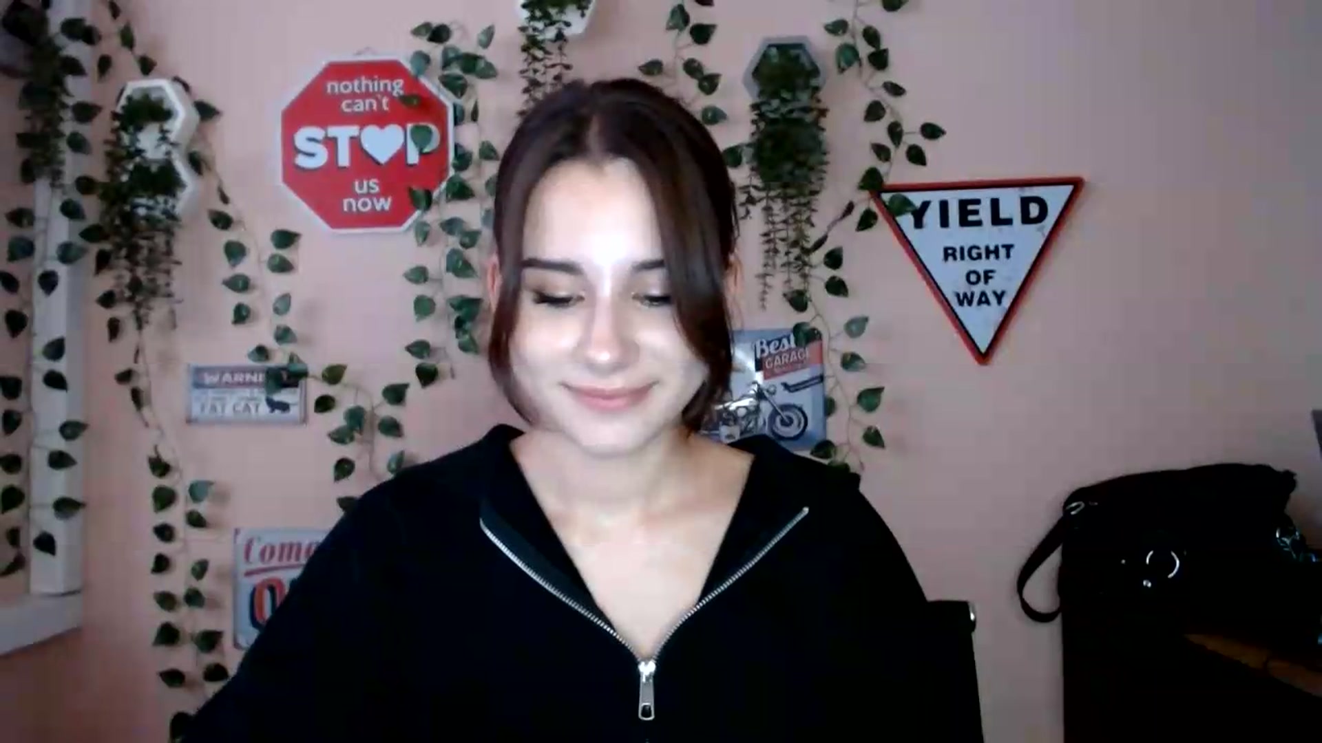 Gallery image thumbnail from Sangria_'s myfreecams stream on, 08/18/2026, 17:22 image 4 of 20