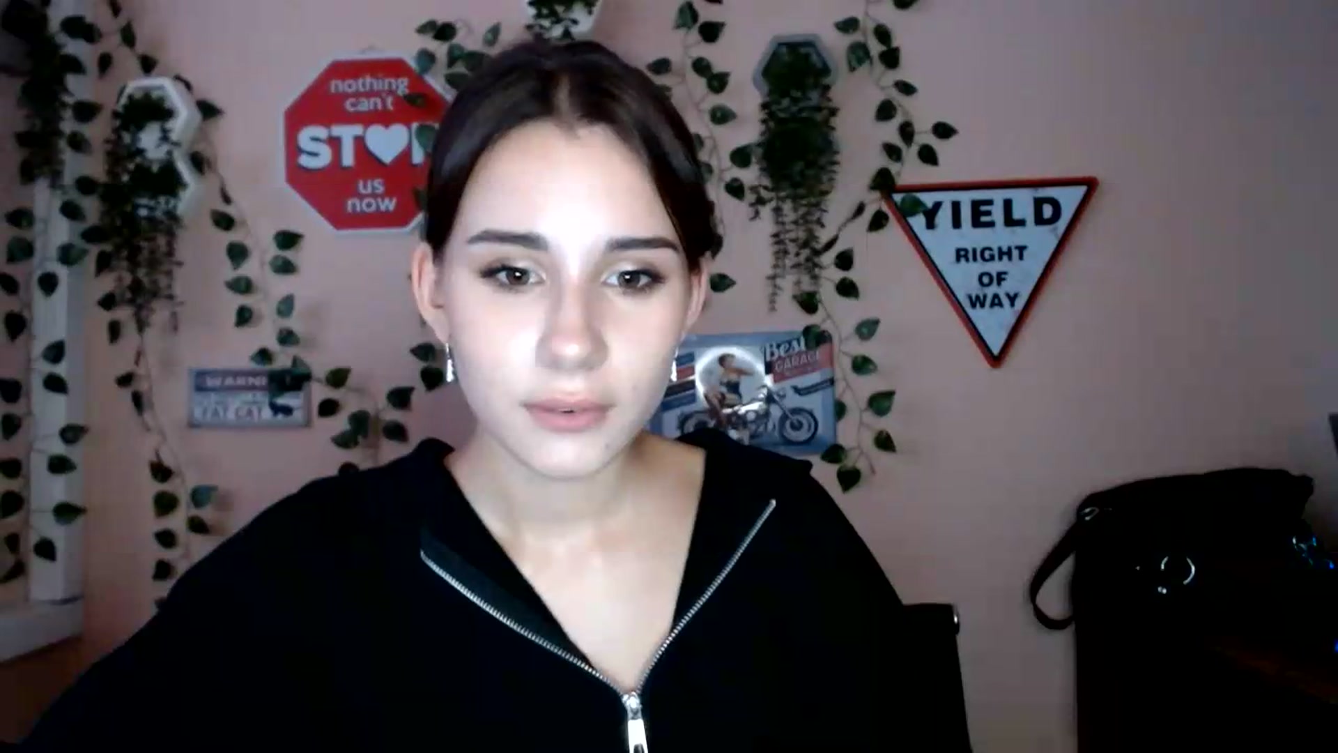 Gallery image thumbnail from Sangria_'s myfreecams stream on, 08/18/2026, 17:22 image 13 of 20