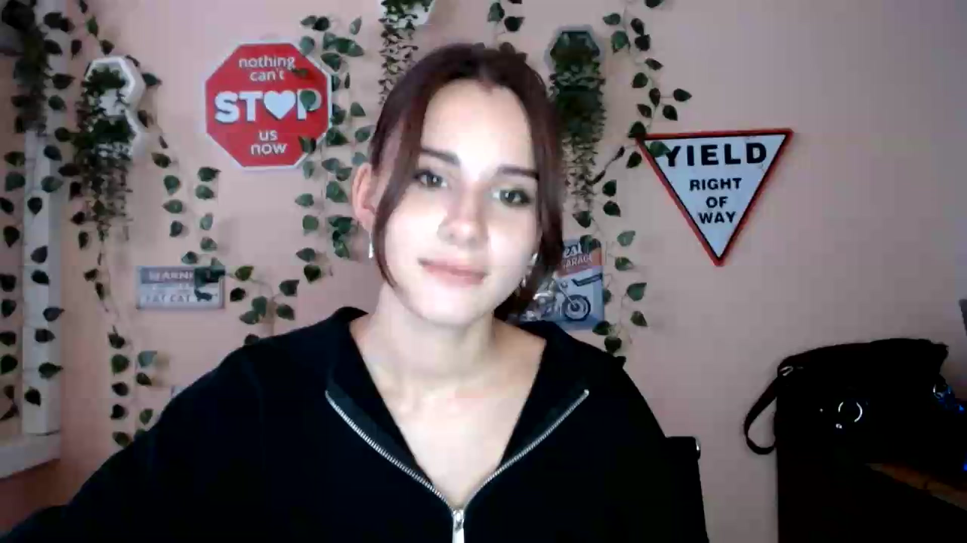 Gallery image thumbnail from Sangria_'s myfreecams stream on, 08/18/2026, 17:22 image 3 of 20