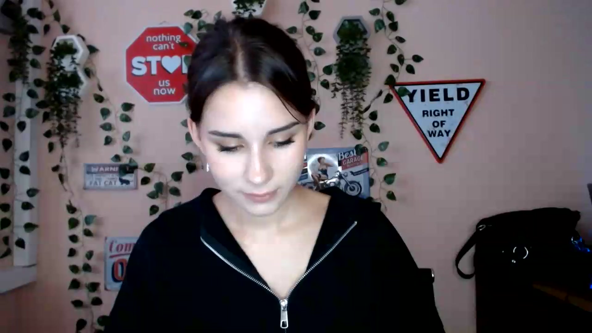 Gallery image thumbnail from Sangria_'s myfreecams stream on, 08/18/2026, 17:22 image 7 of 20