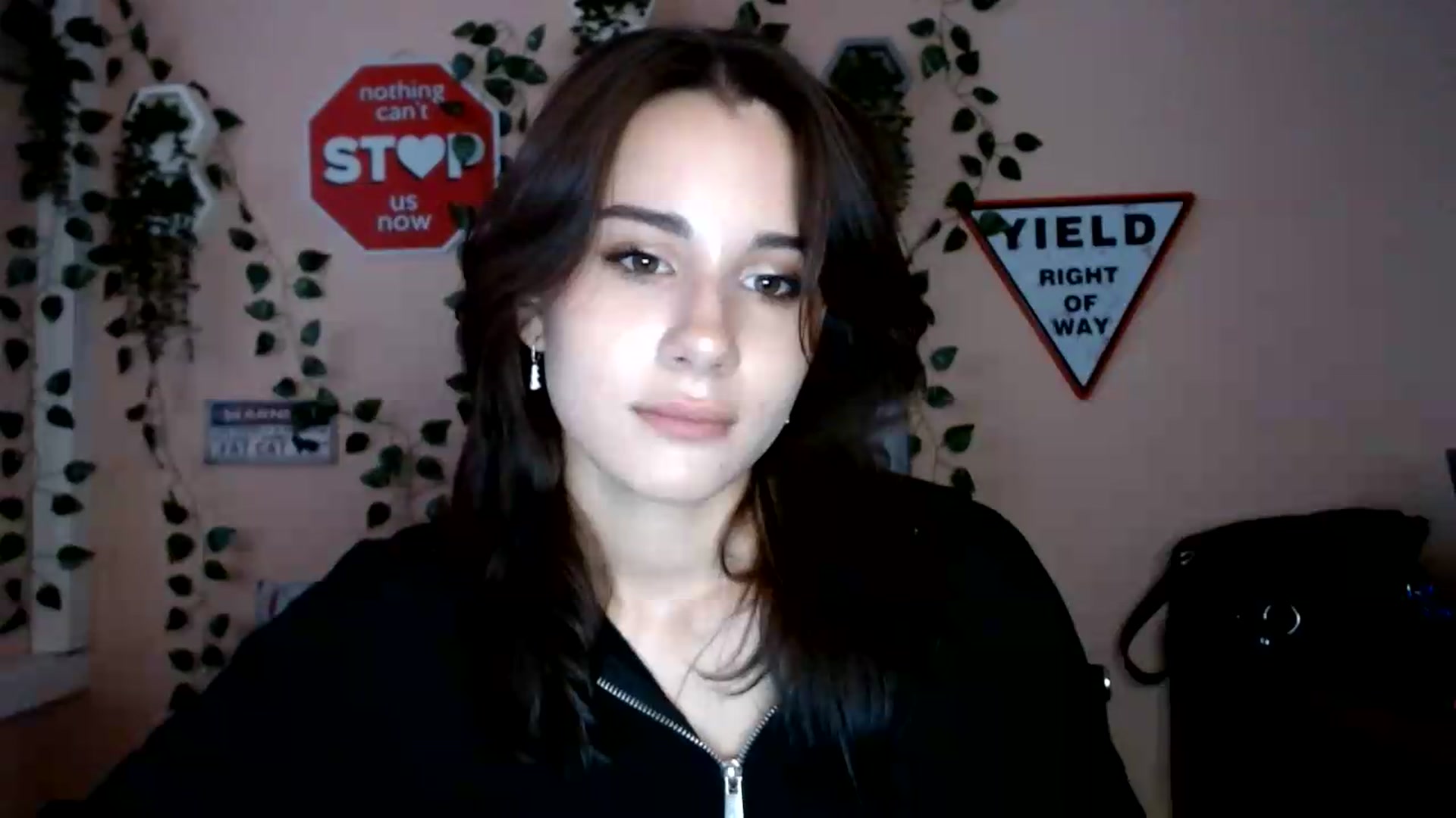 Gallery image thumbnail from Sangria_'s myfreecams stream on, 08/18/2026, 17:22 image 19 of 20
