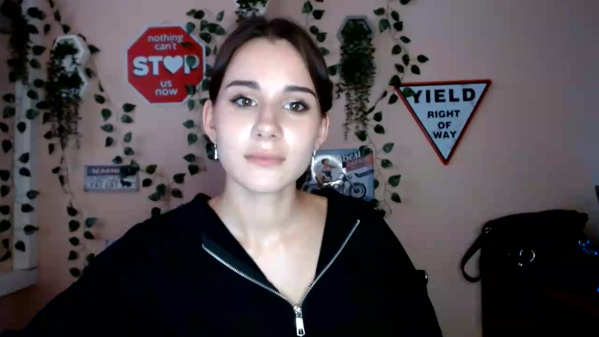 Gallery image thumbnail from Sangria_'s myfreecams stream on, 08/18/2026, 17:22 image 15 of 20