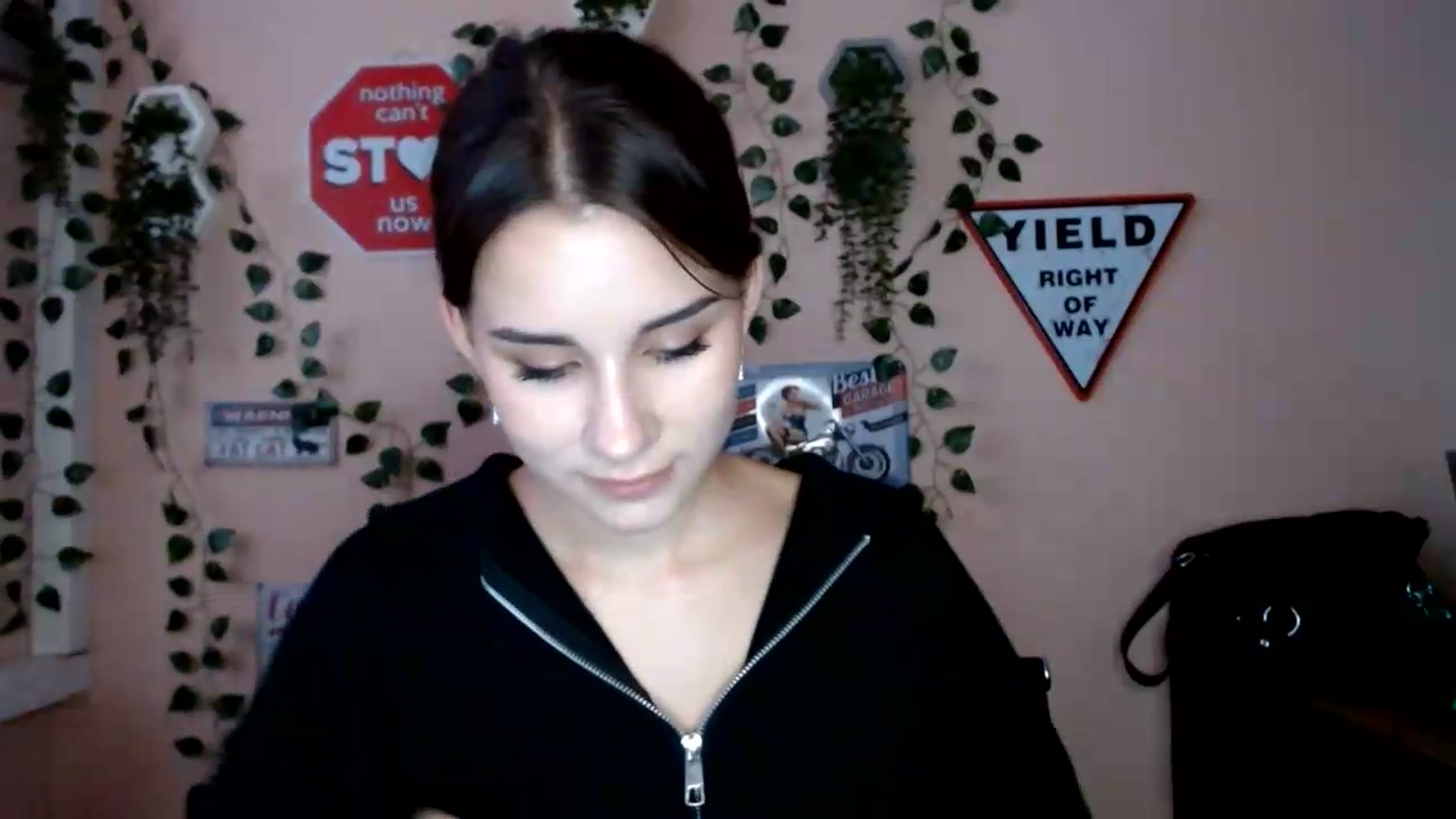 Gallery image thumbnail from Sangria_'s myfreecams stream on, 08/18/2026, 17:22 image 11 of 20