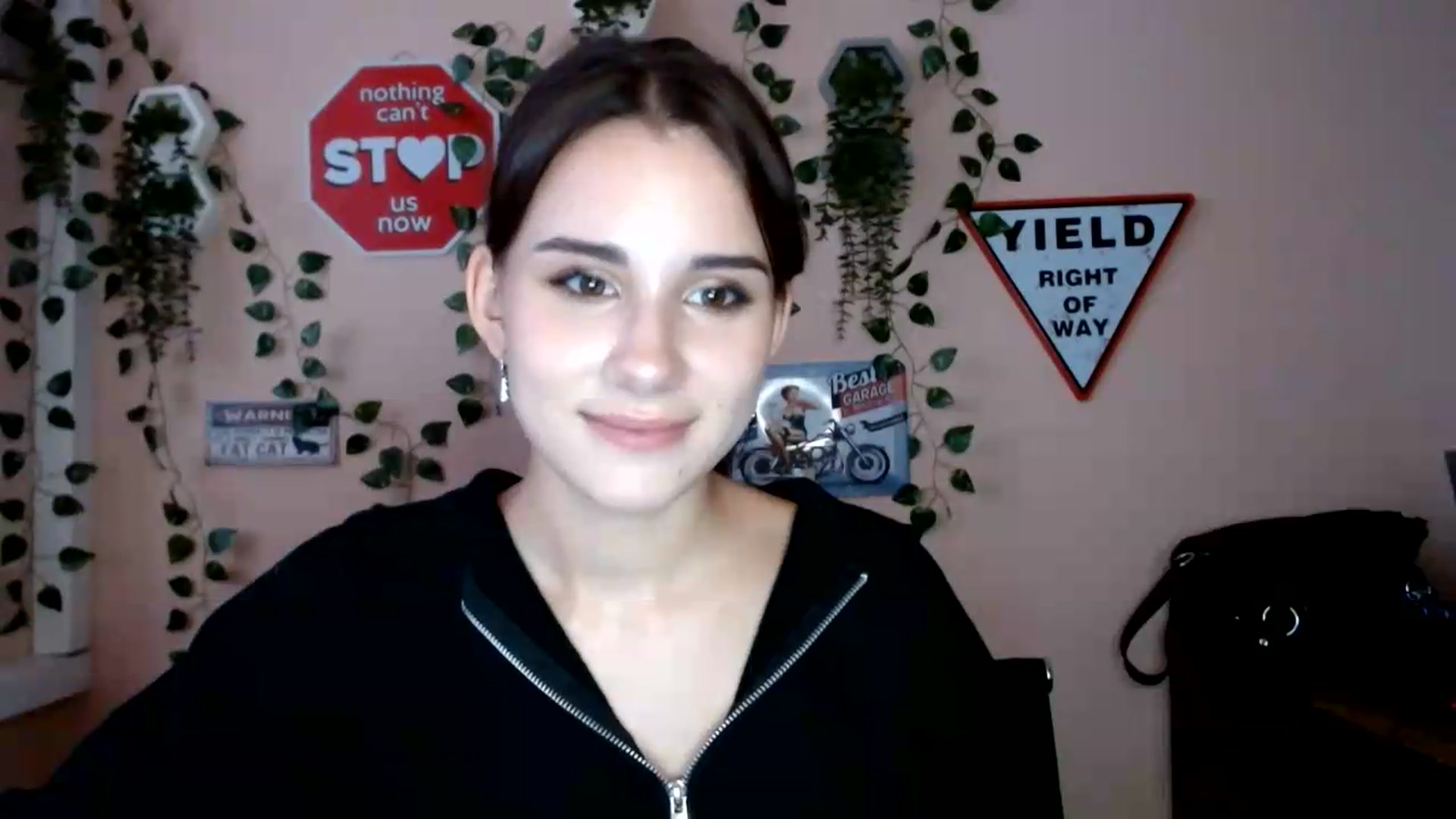 Gallery image thumbnail from Sangria_'s myfreecams stream on, 08/18/2026, 17:22 image 10 of 20